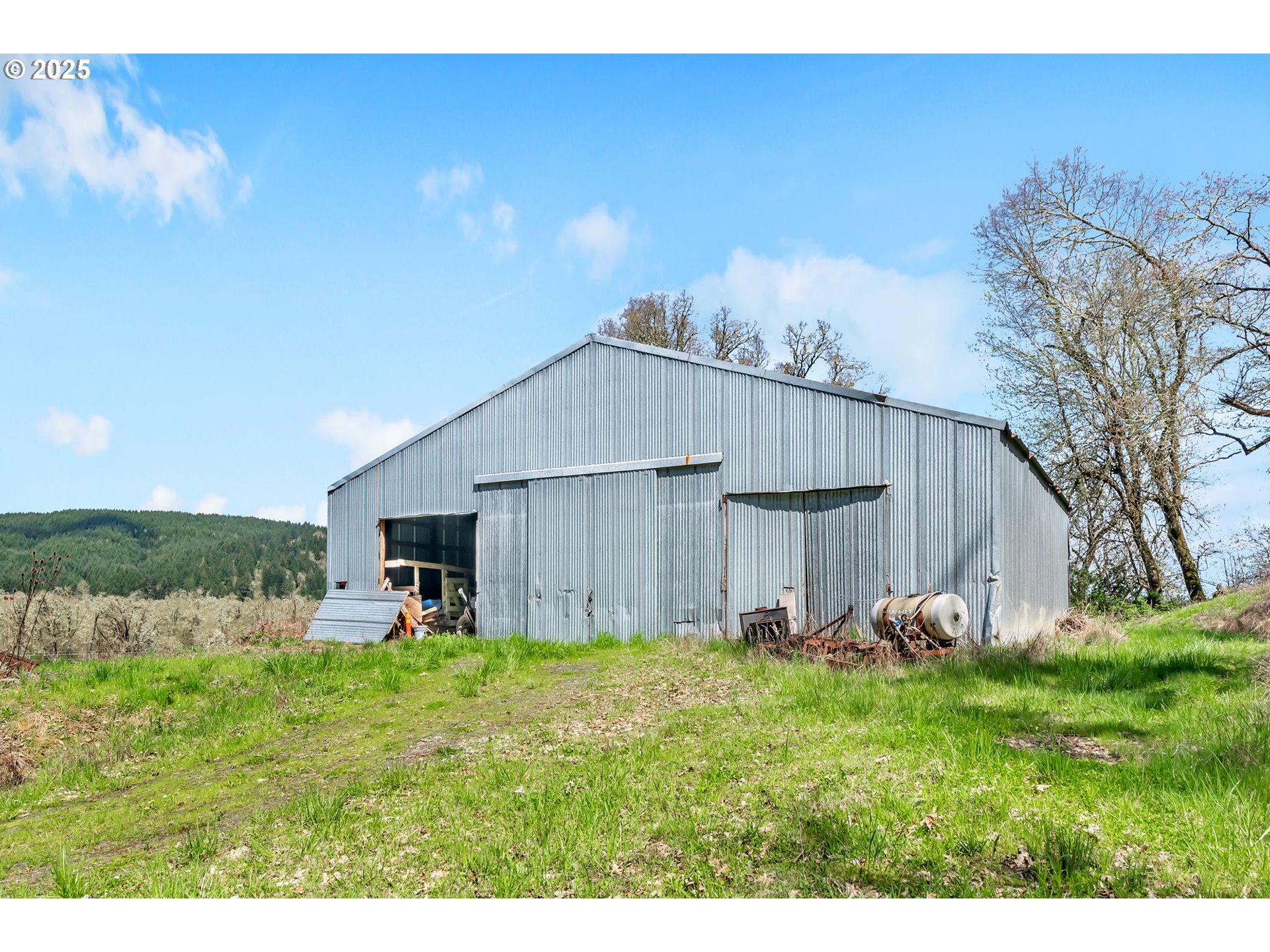 main property photo 37