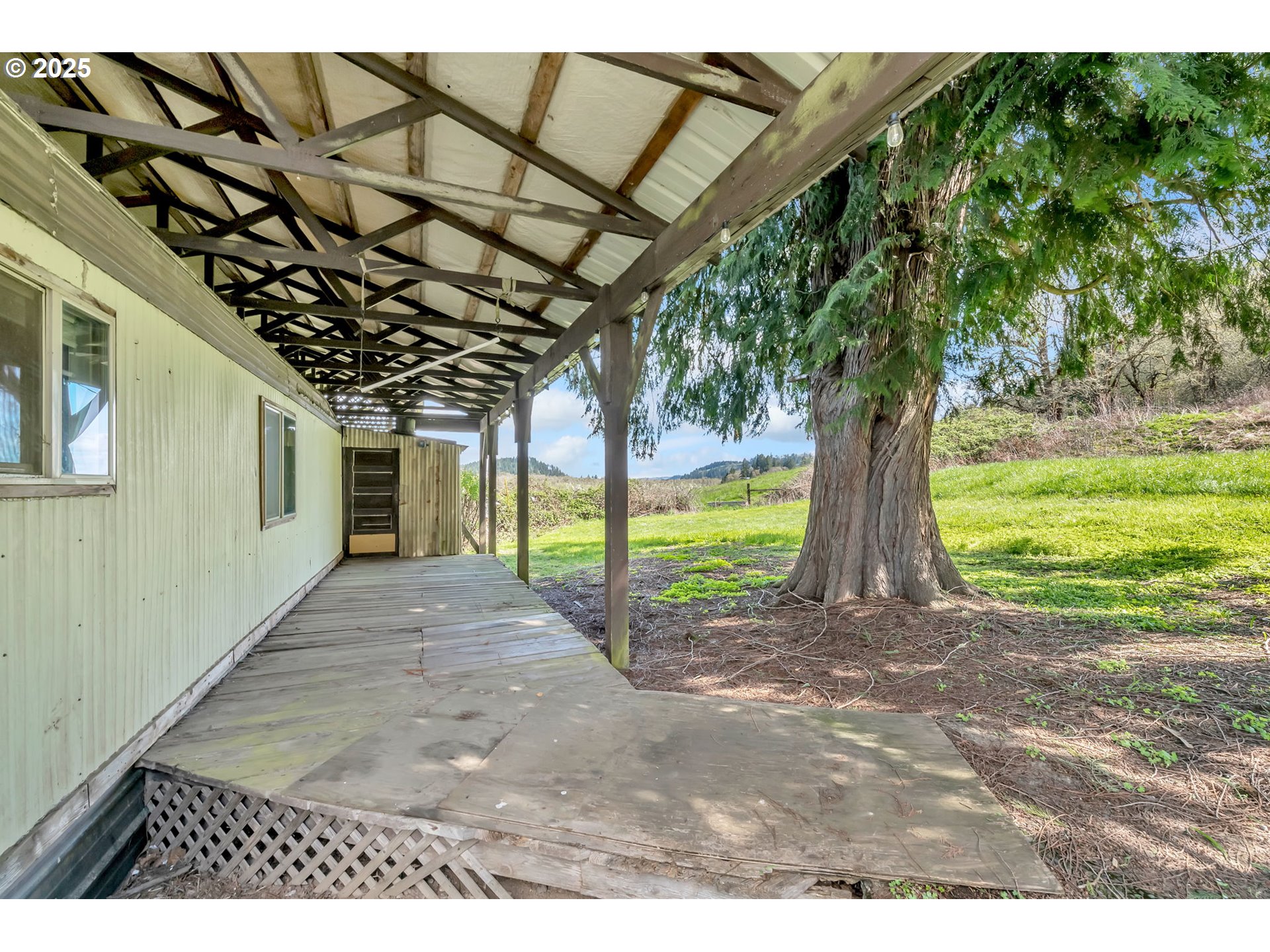 main property photo 40
