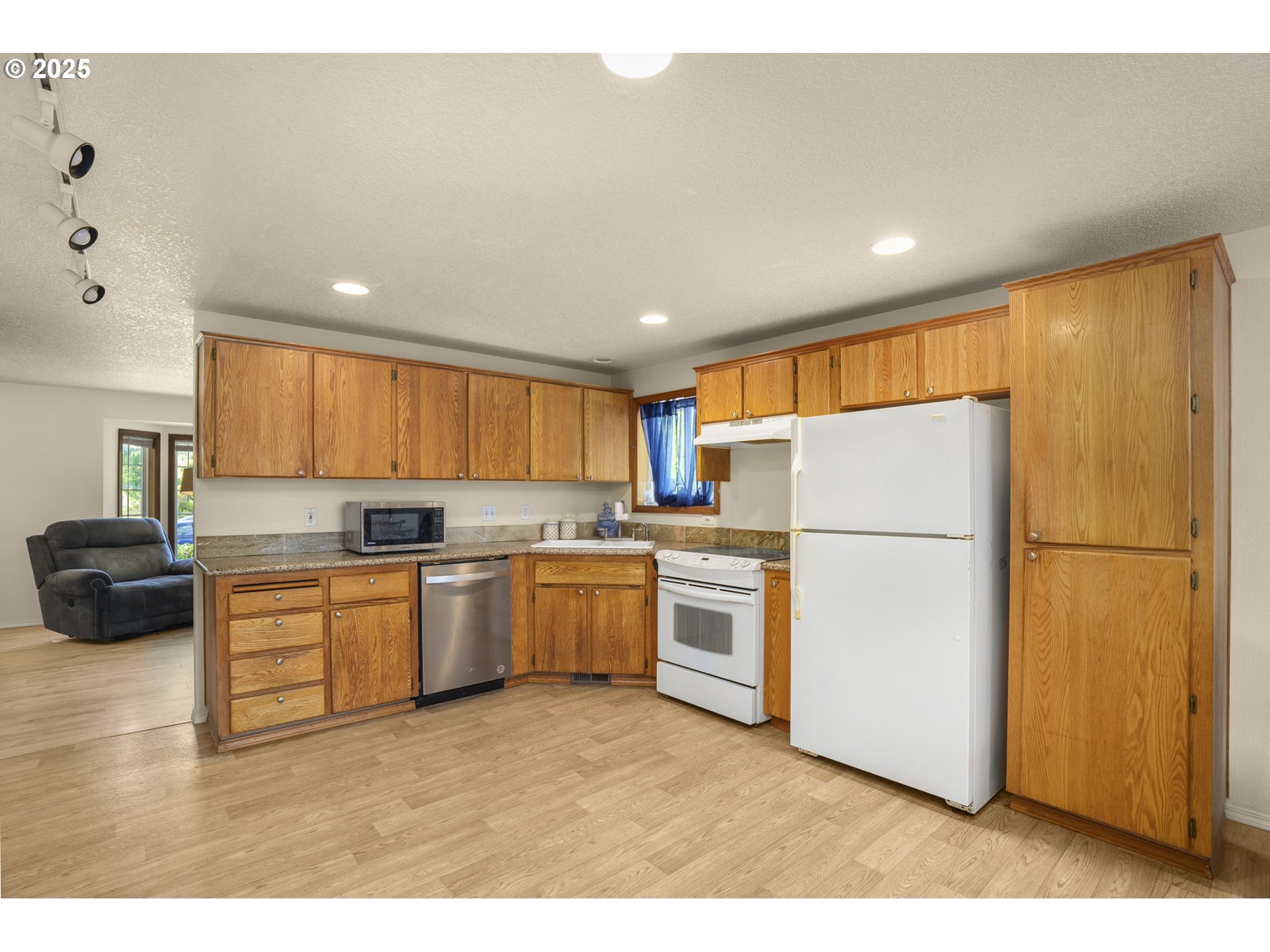 property viewer photo 10