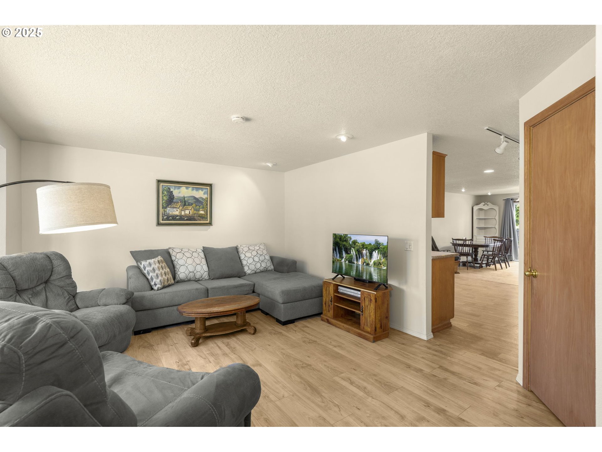 property viewer photo 5