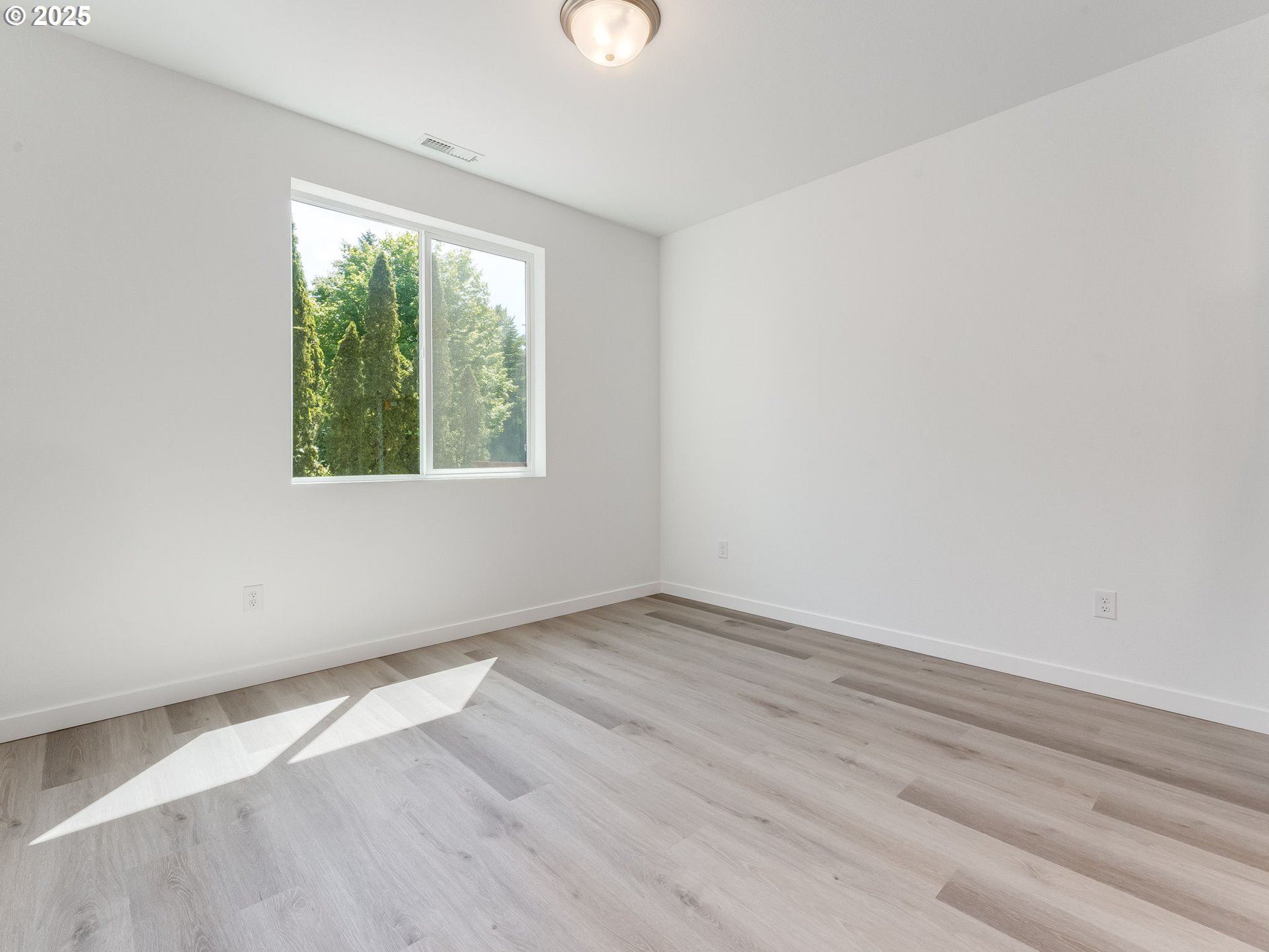 property viewer photo 11