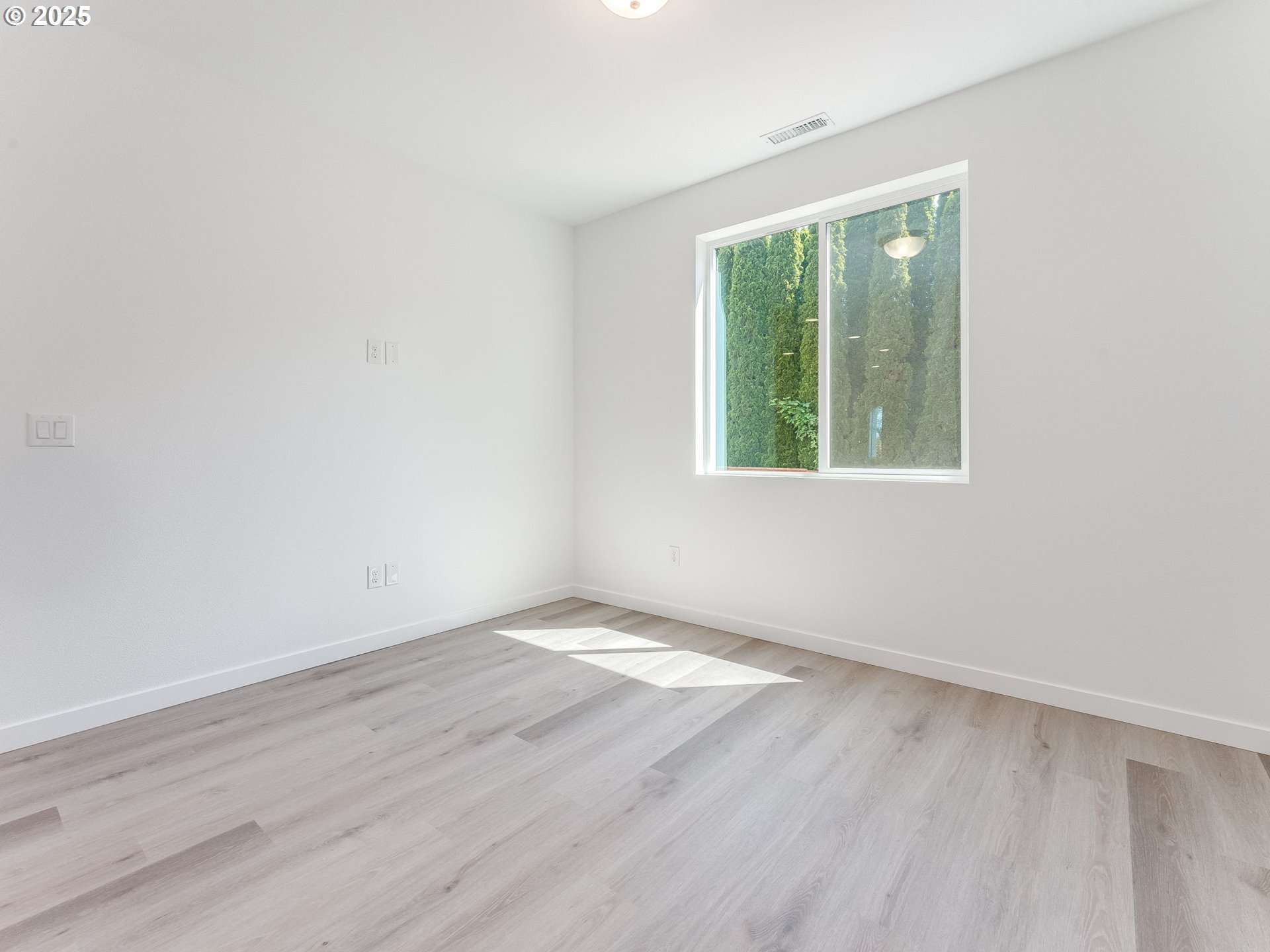 property viewer photo 12