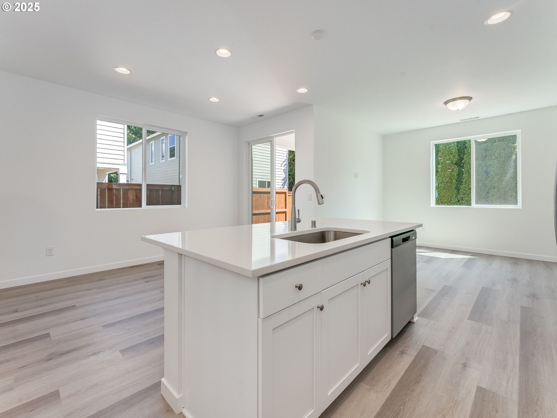 property viewer photo 6