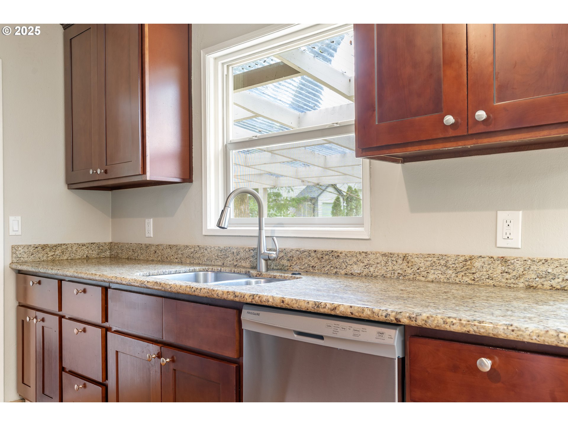 property viewer photo 11