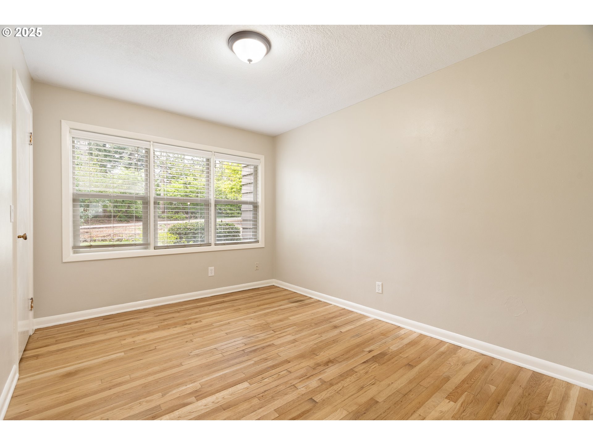 property viewer photo 16
