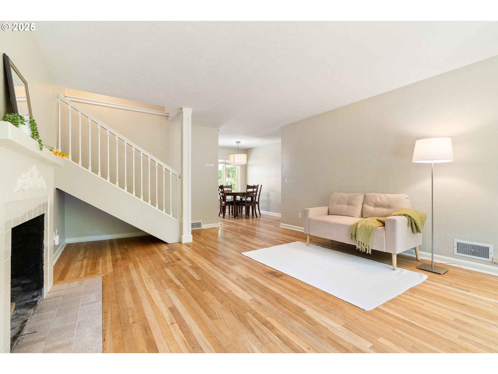 property viewer photo 2