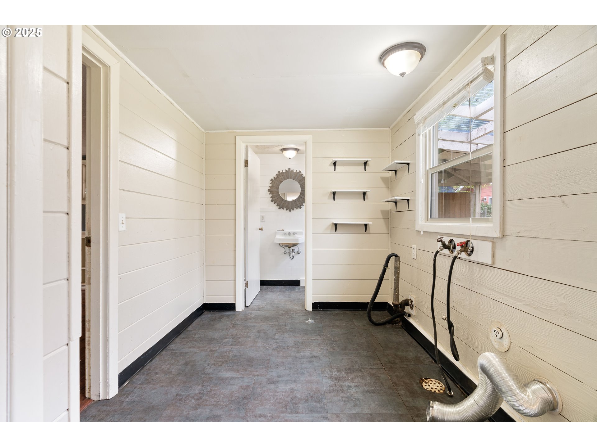 property viewer photo 25