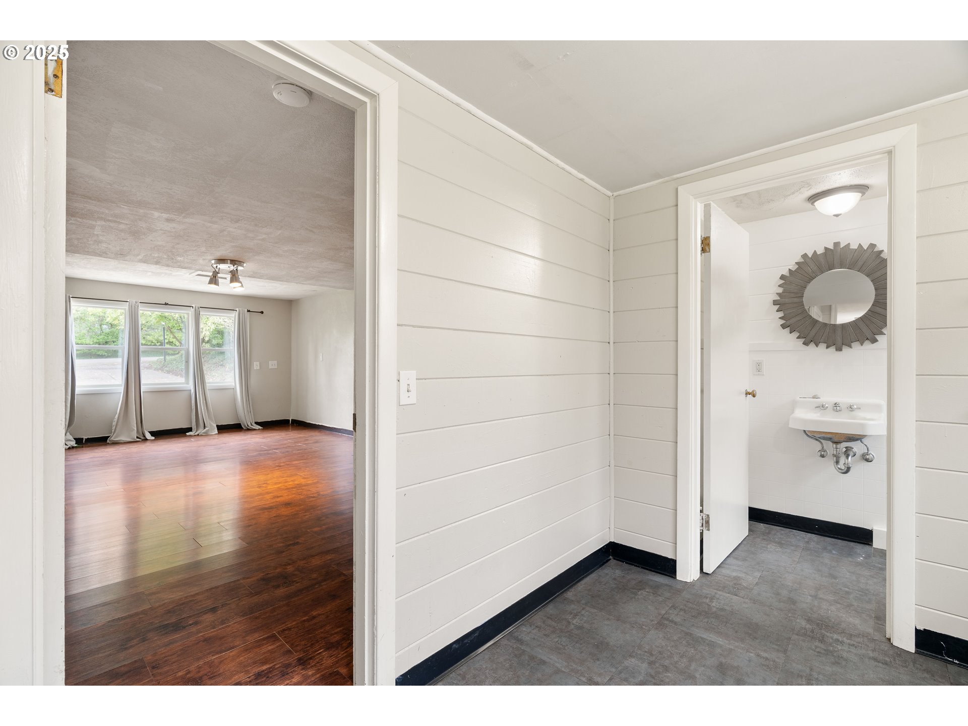 property viewer photo 26