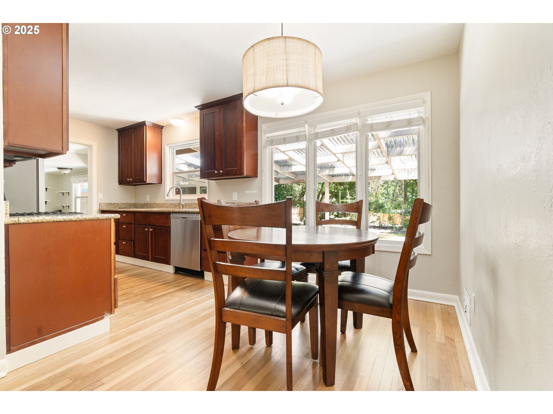 property viewer photo 8