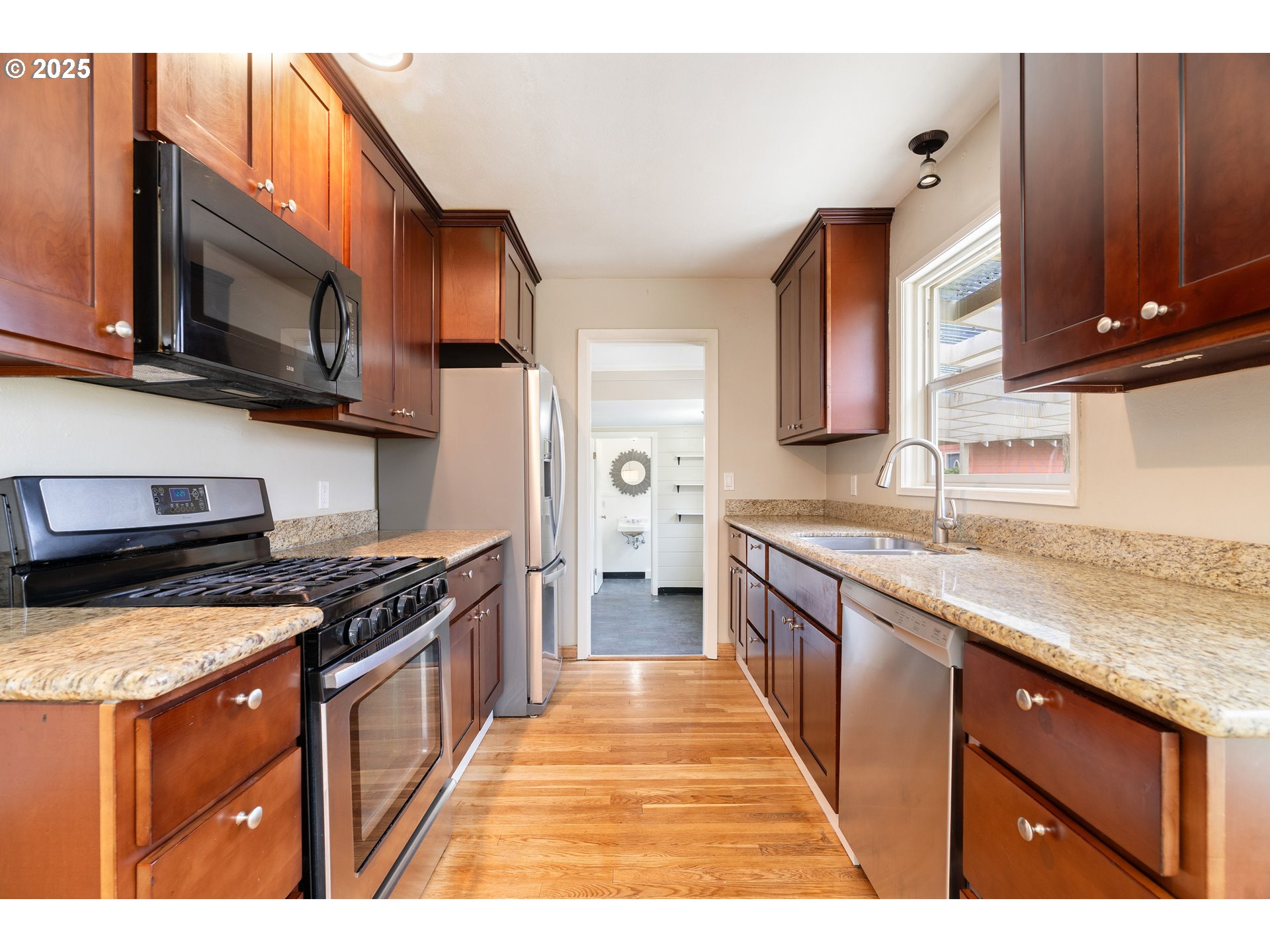 property viewer photo 9