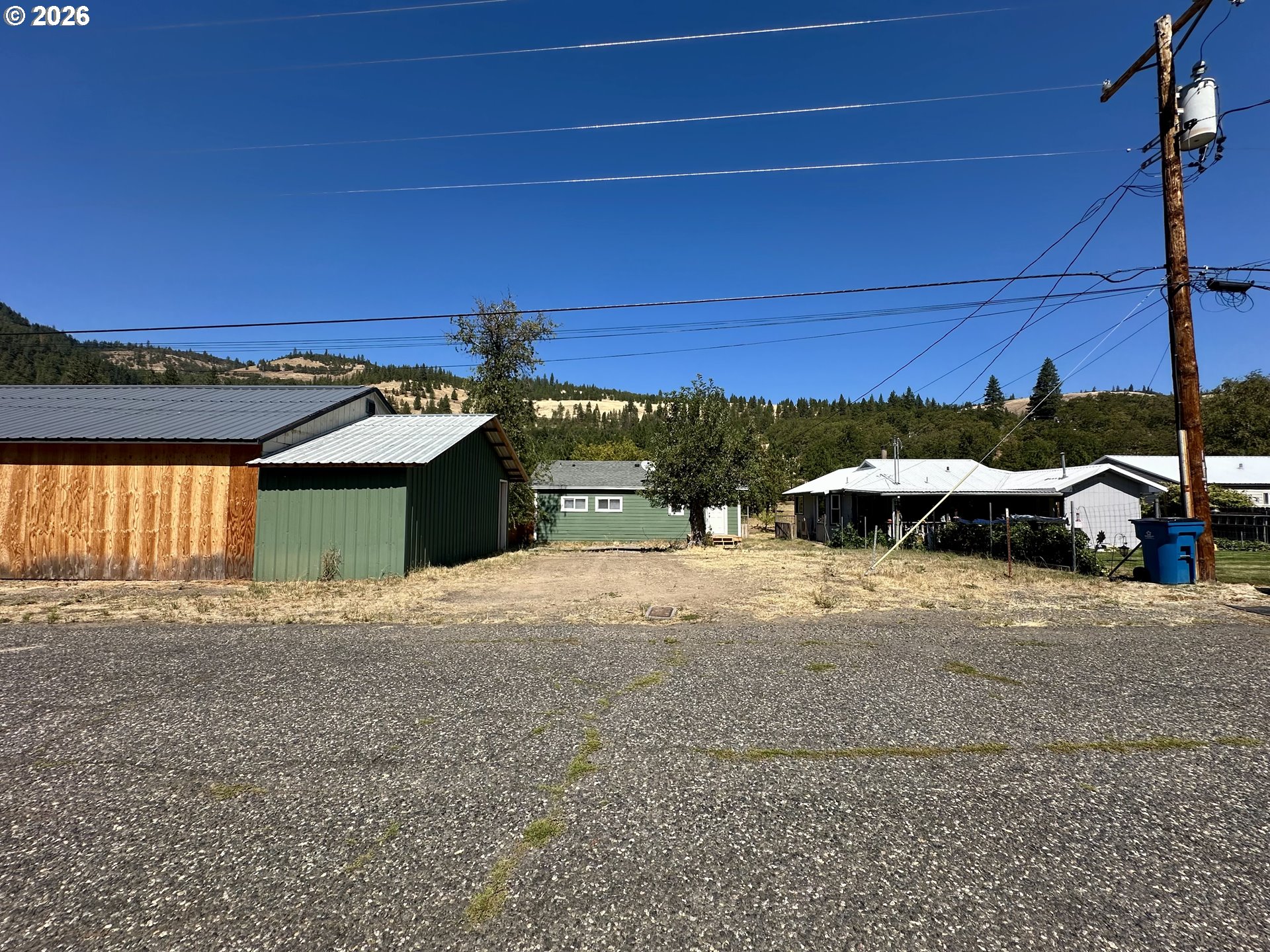 main property photo 28