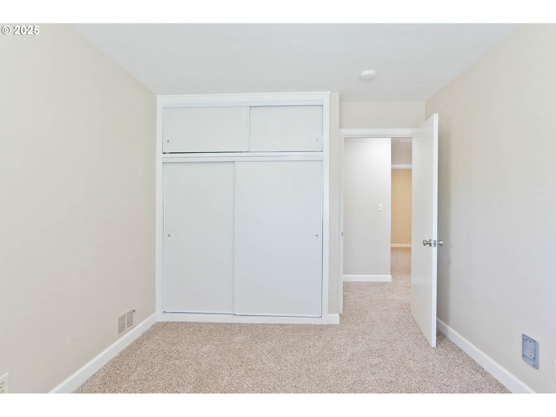property viewer photo 18