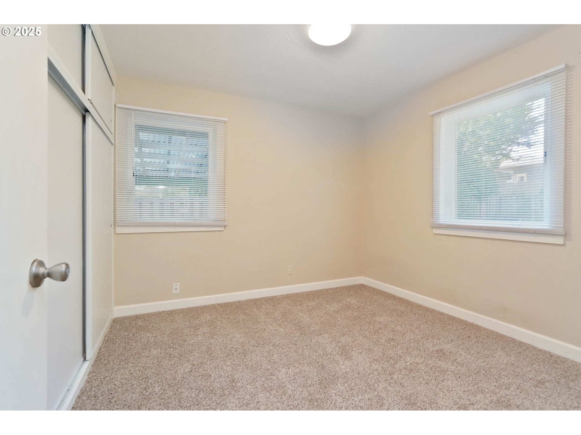 property viewer photo 23