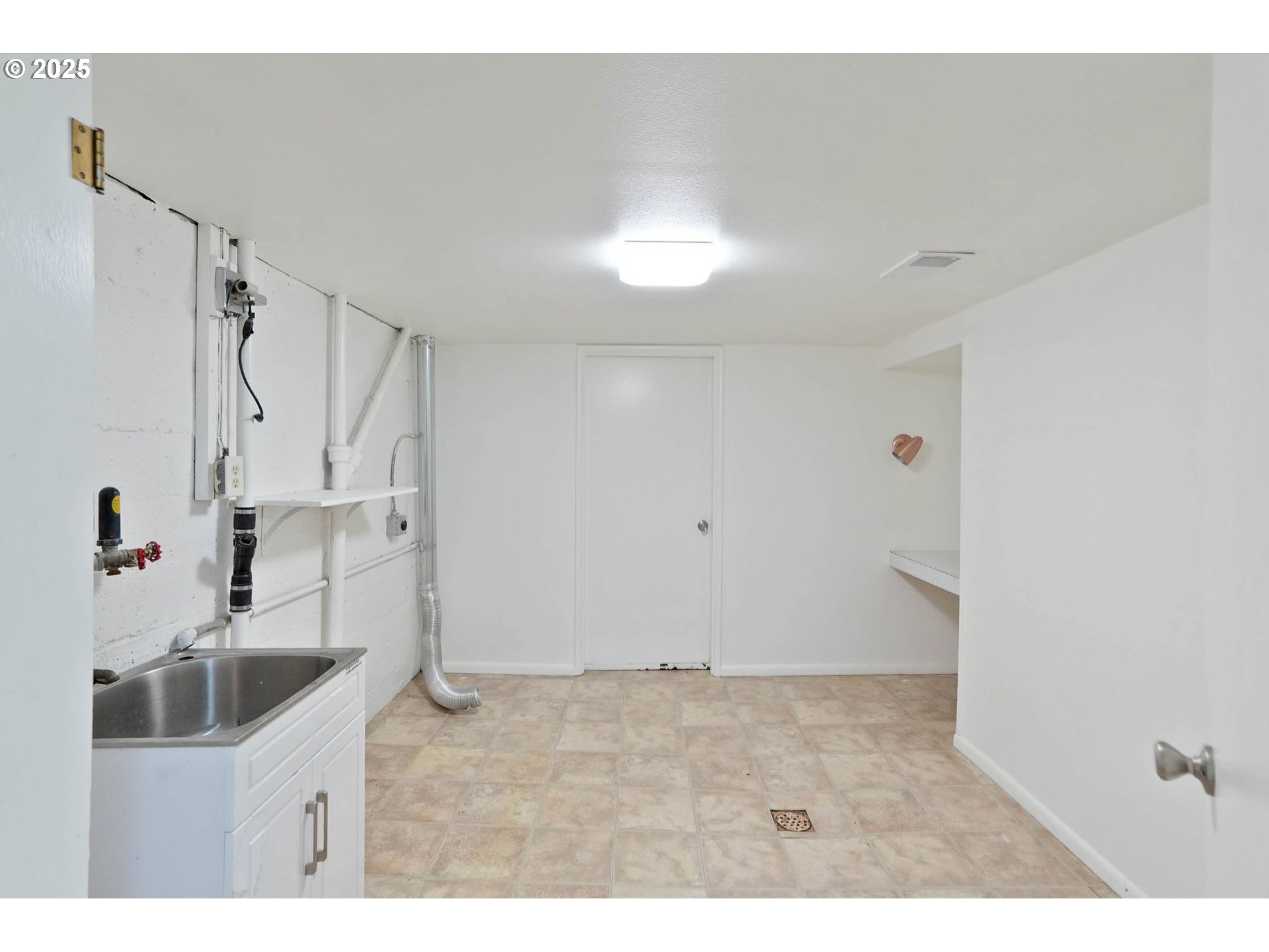 property viewer photo 36