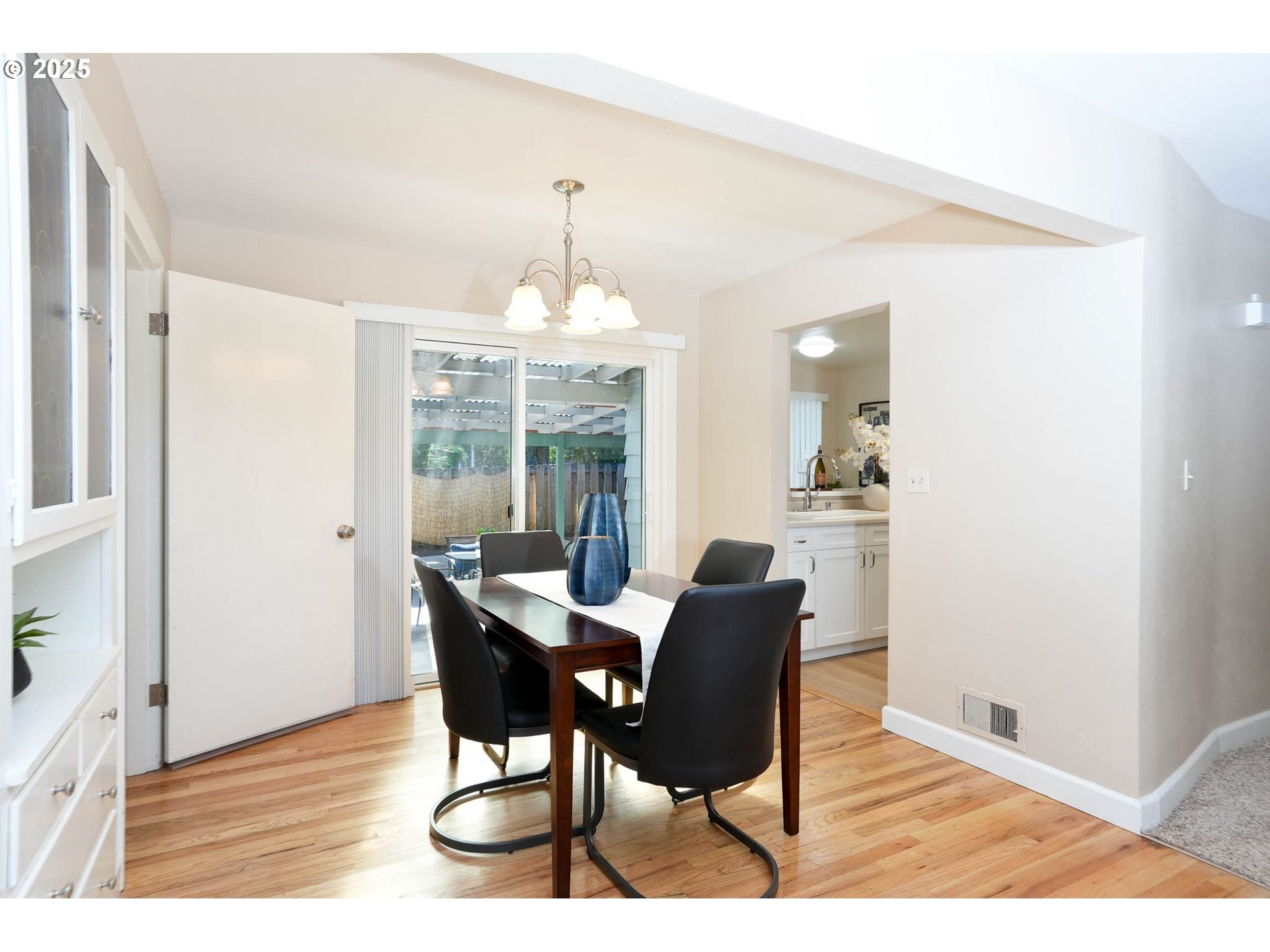 property viewer photo 9