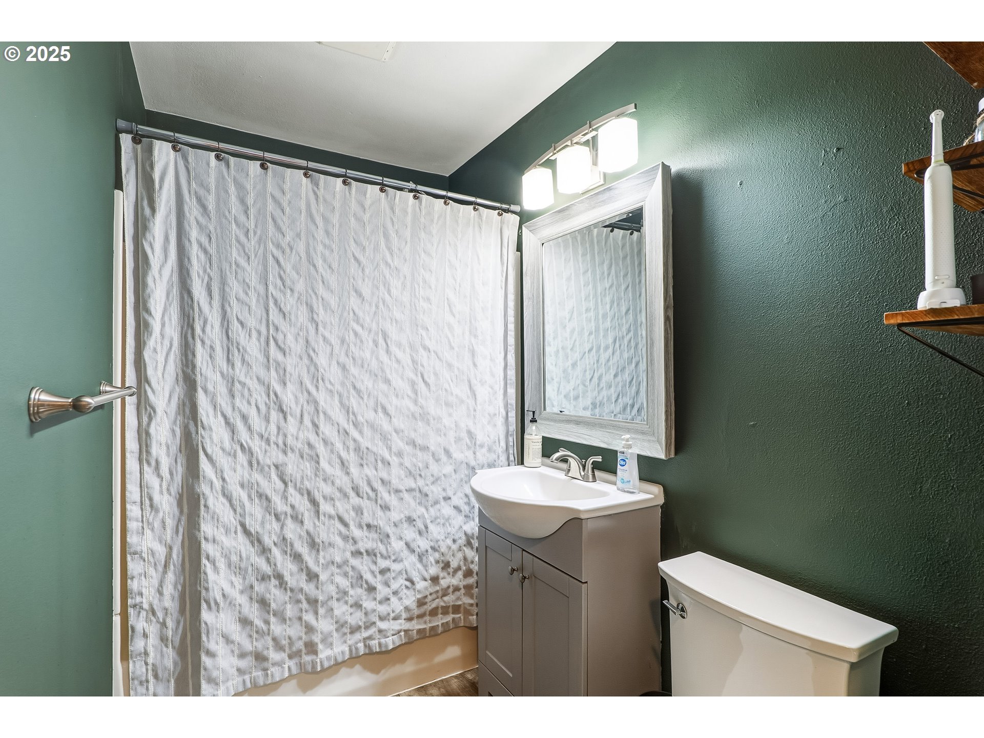 property viewer photo 19