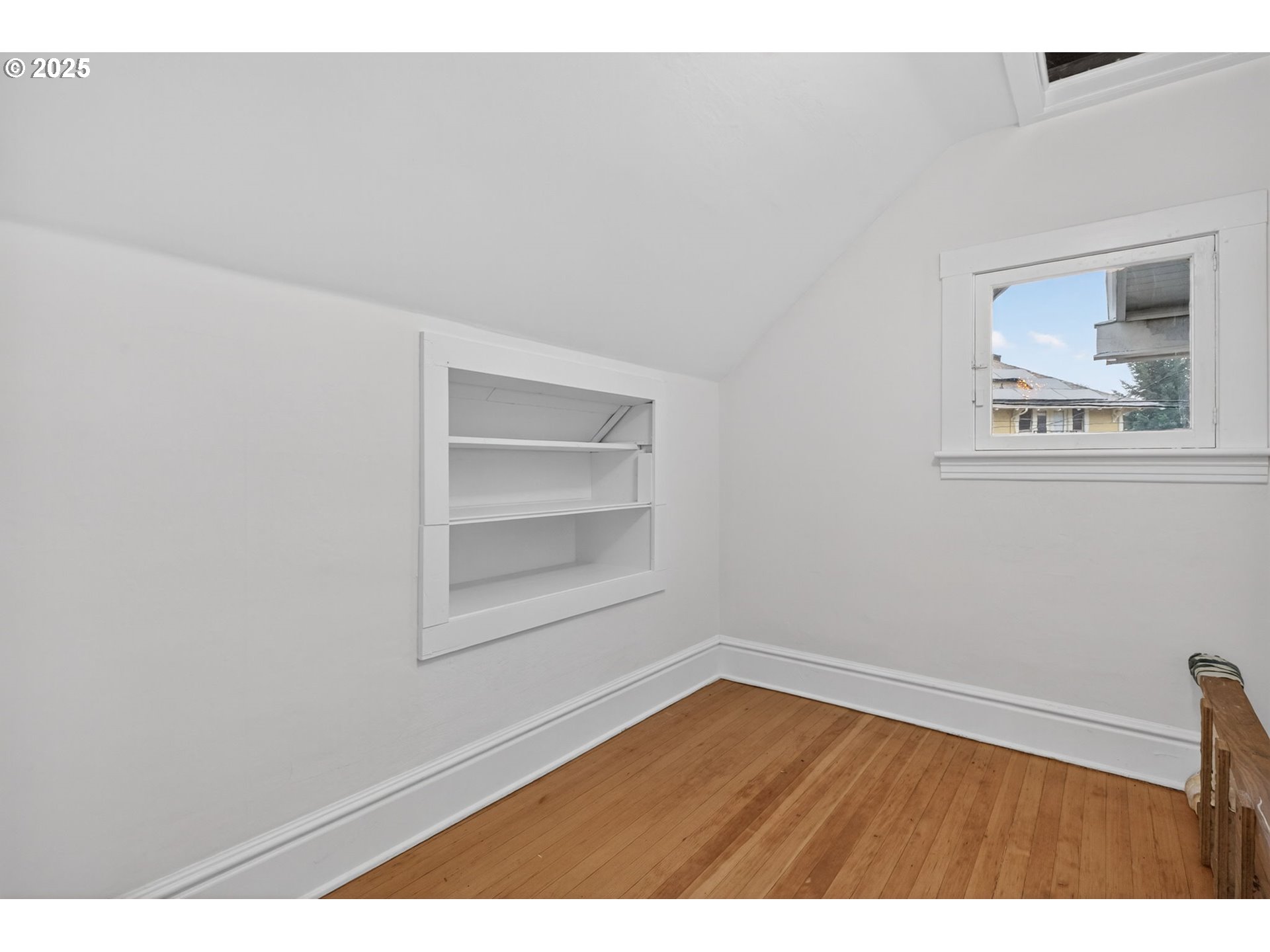 property viewer photo 24