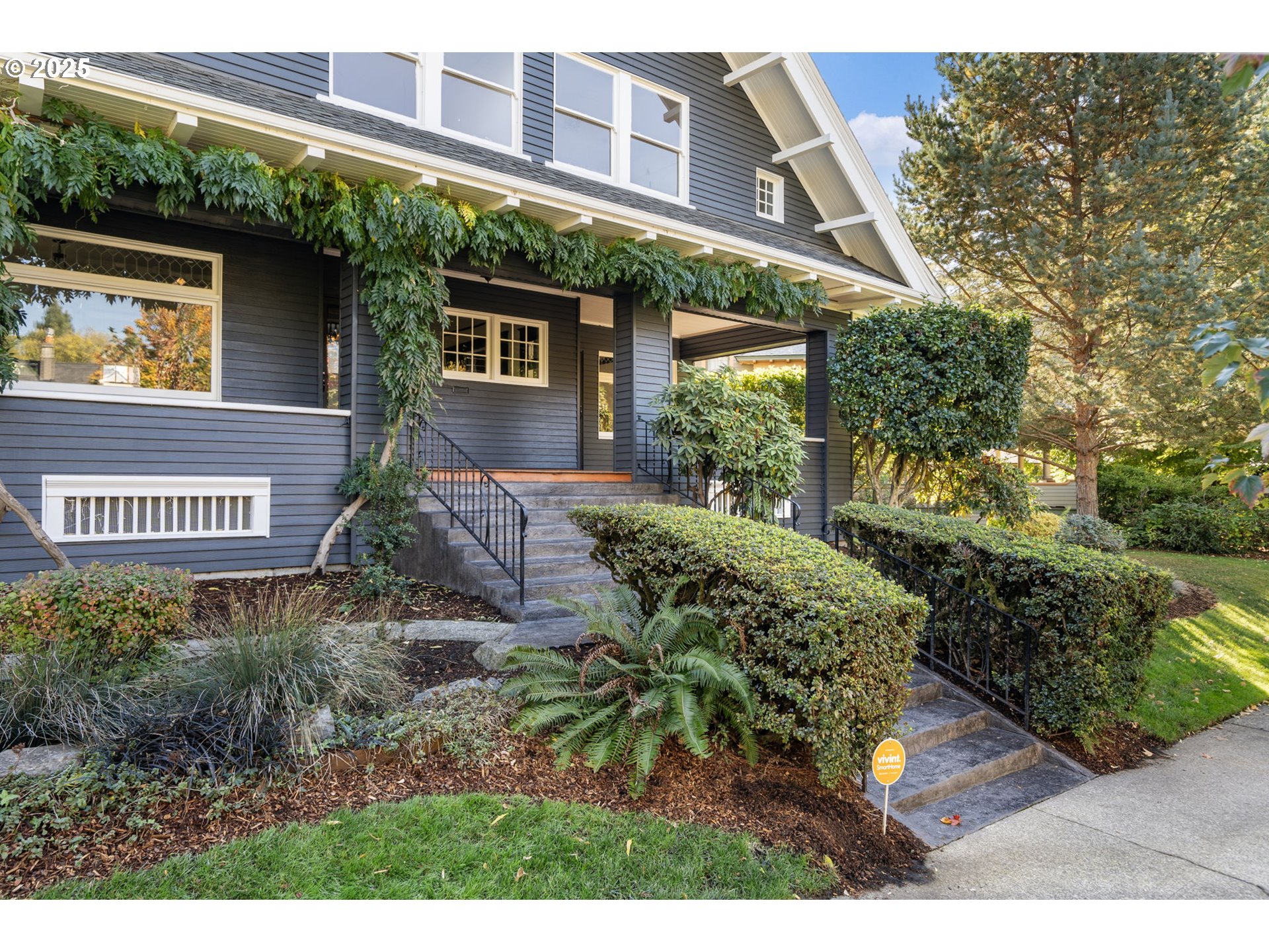 property viewer photo 3