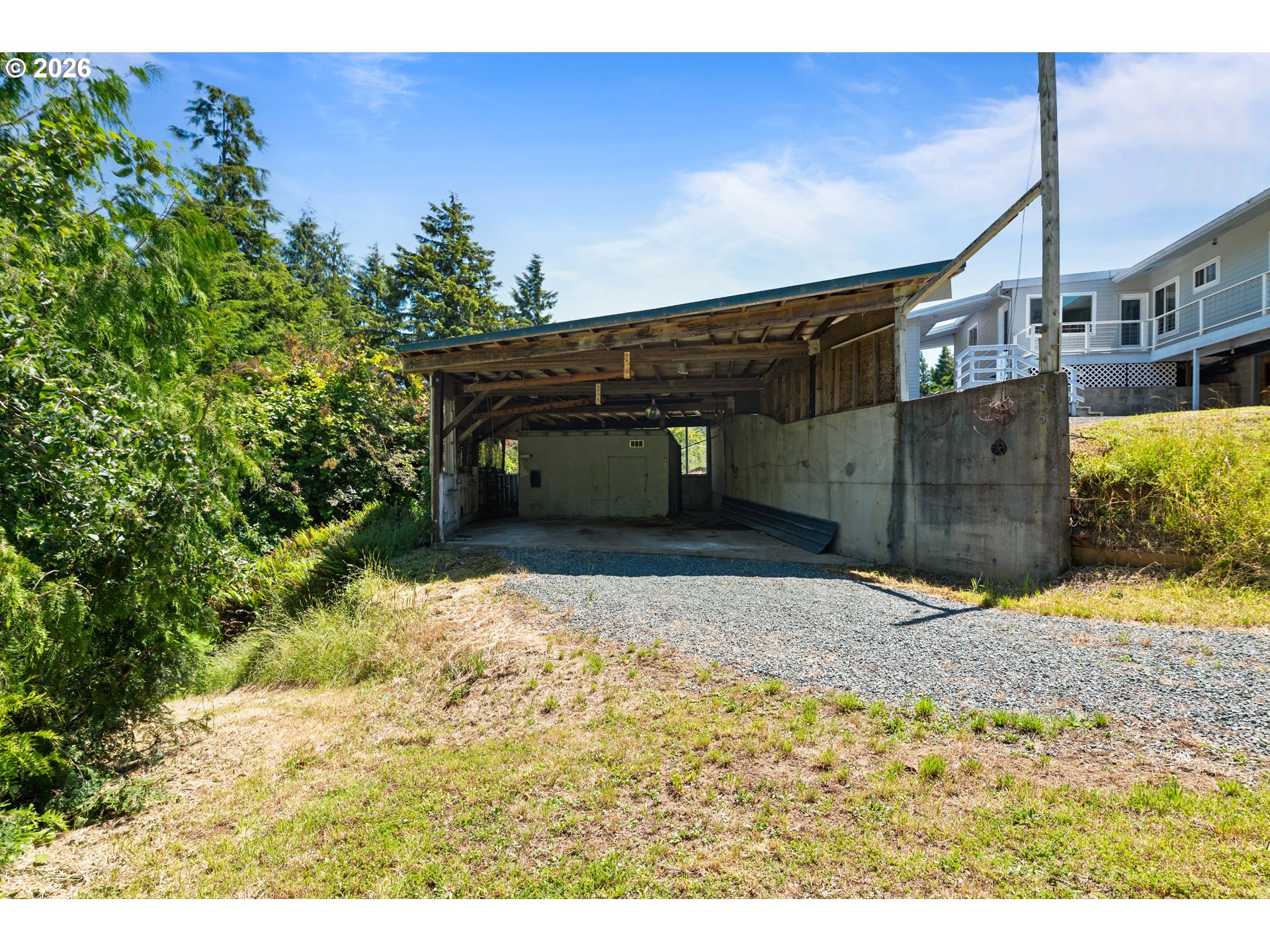main property photo 38