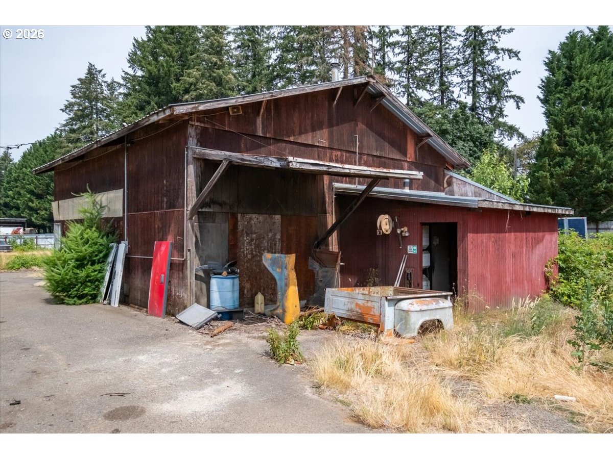main property photo 32