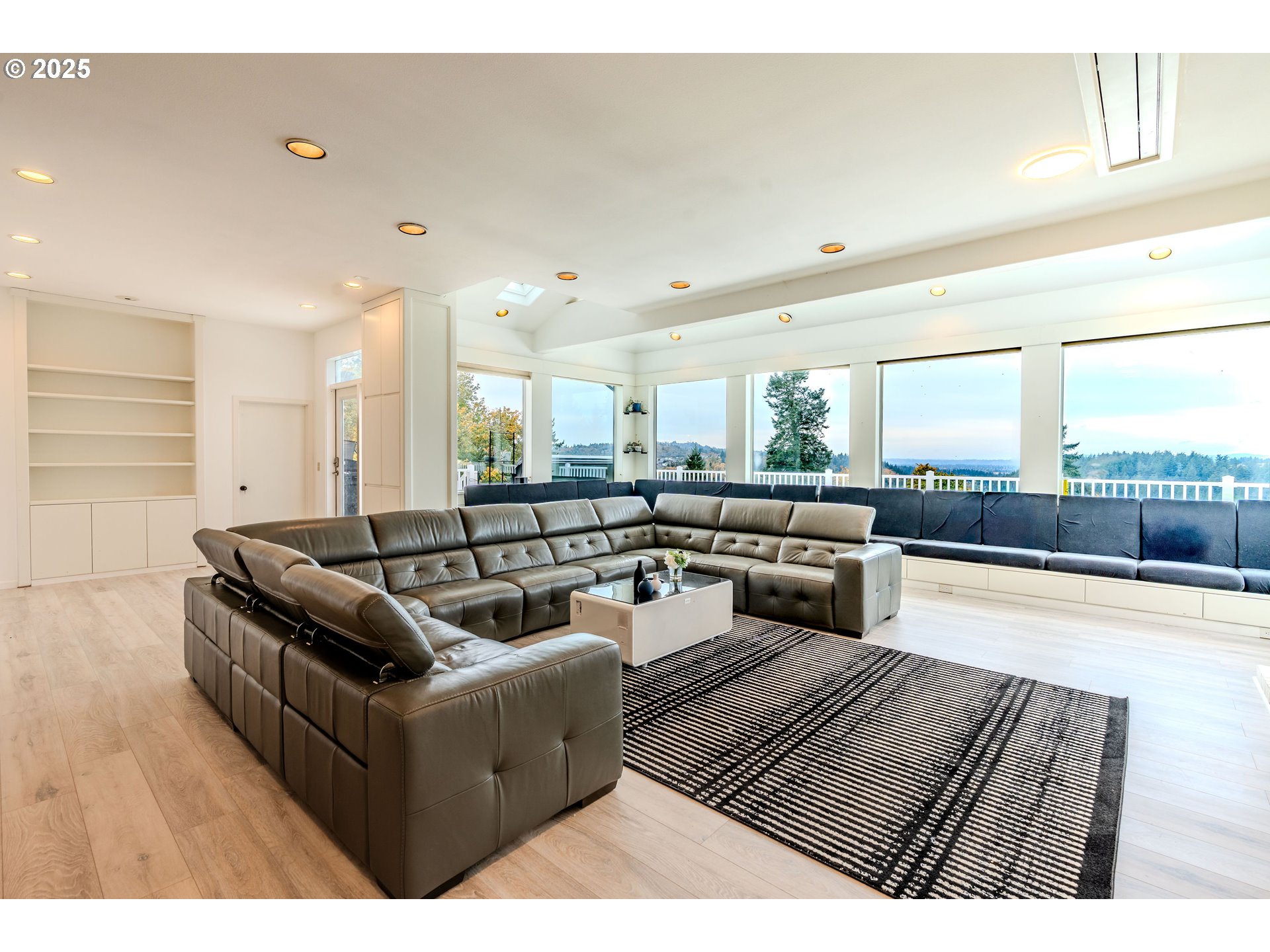 property viewer photo 12