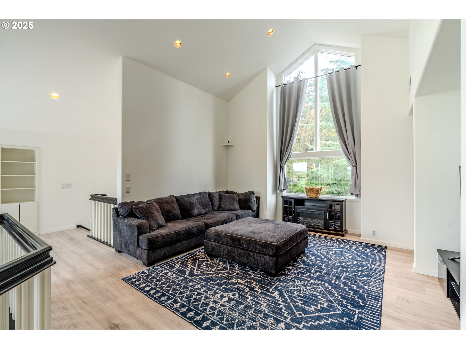 property viewer photo 27