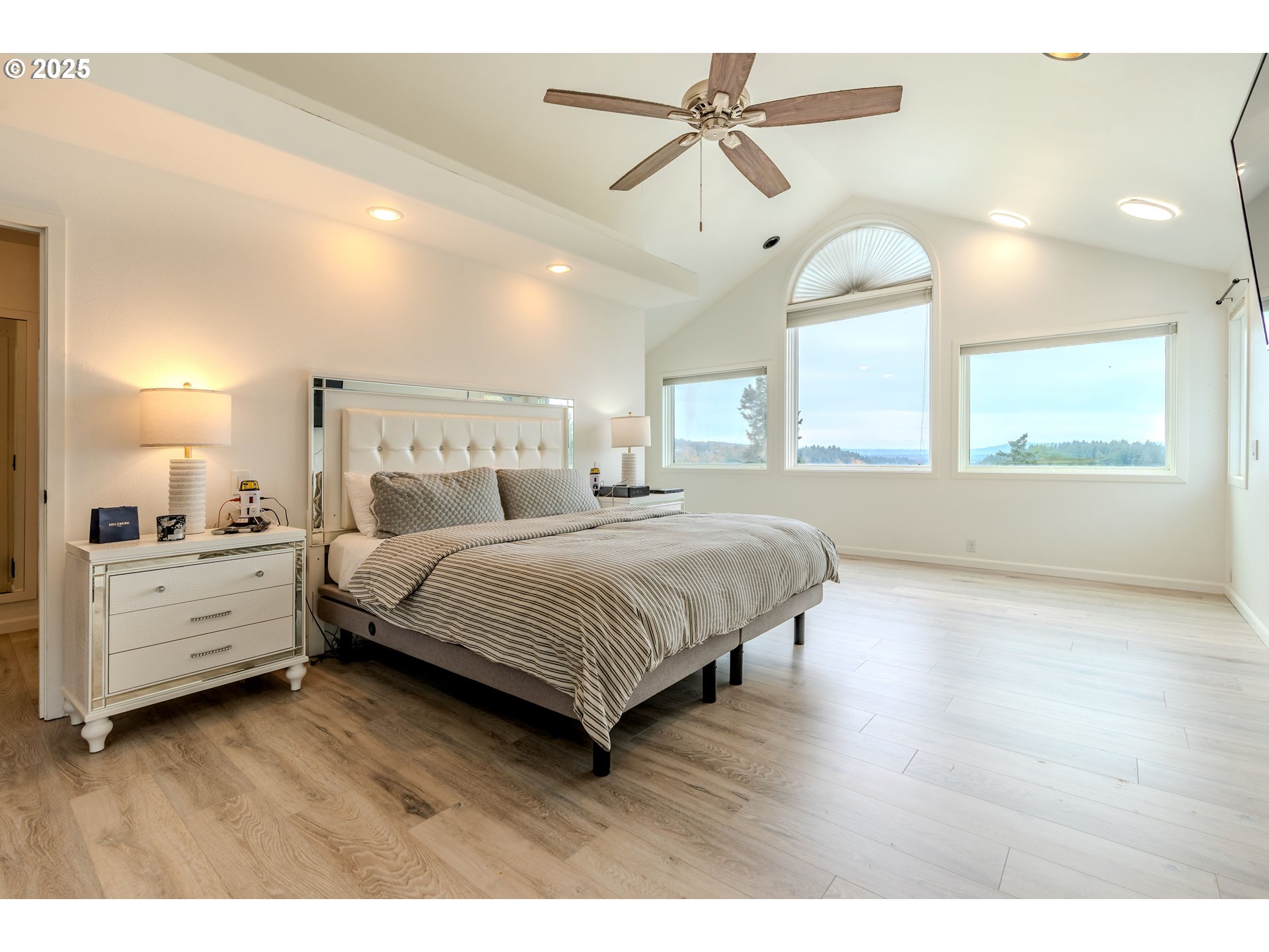property viewer photo 30