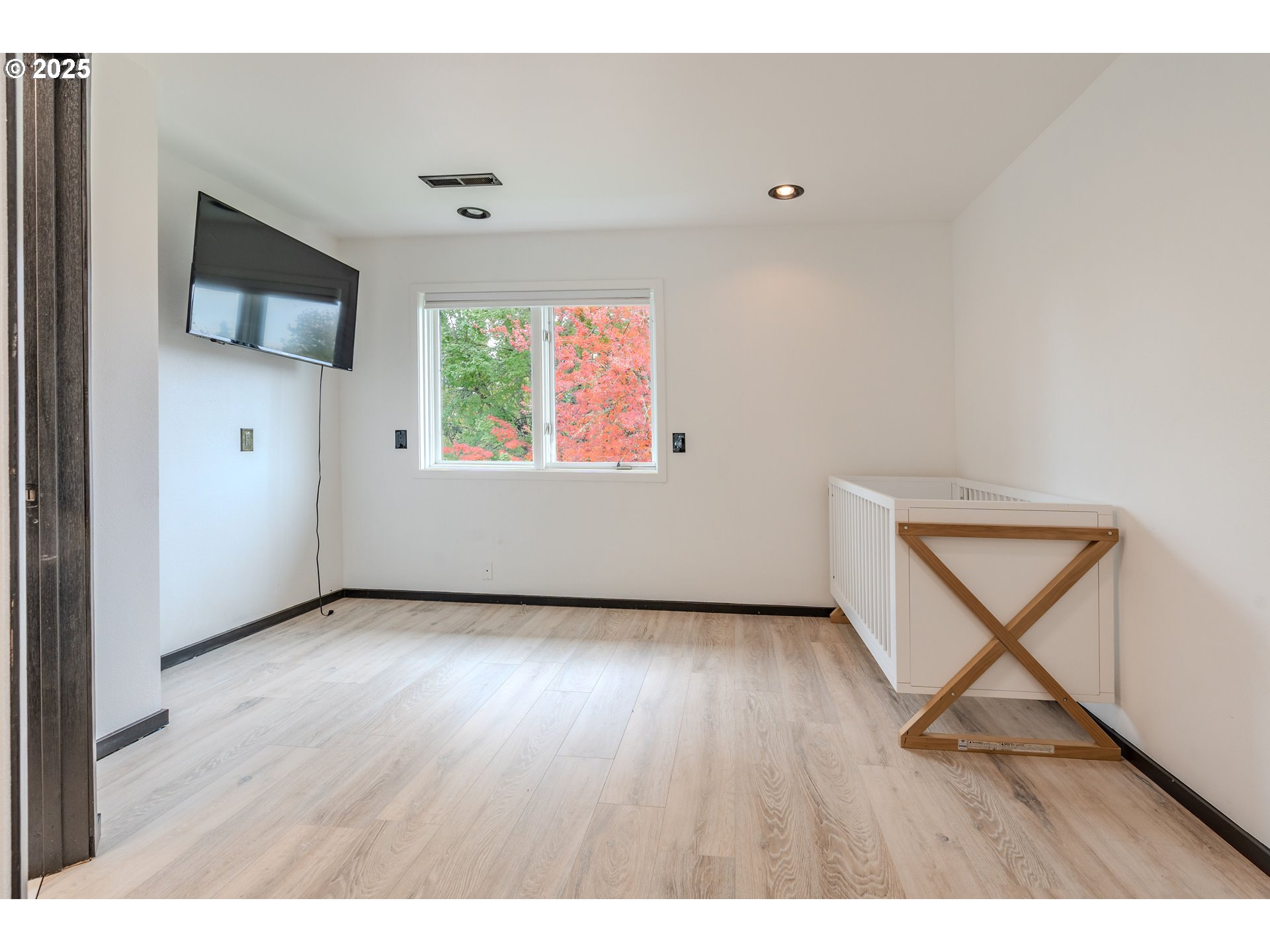 property viewer photo 35
