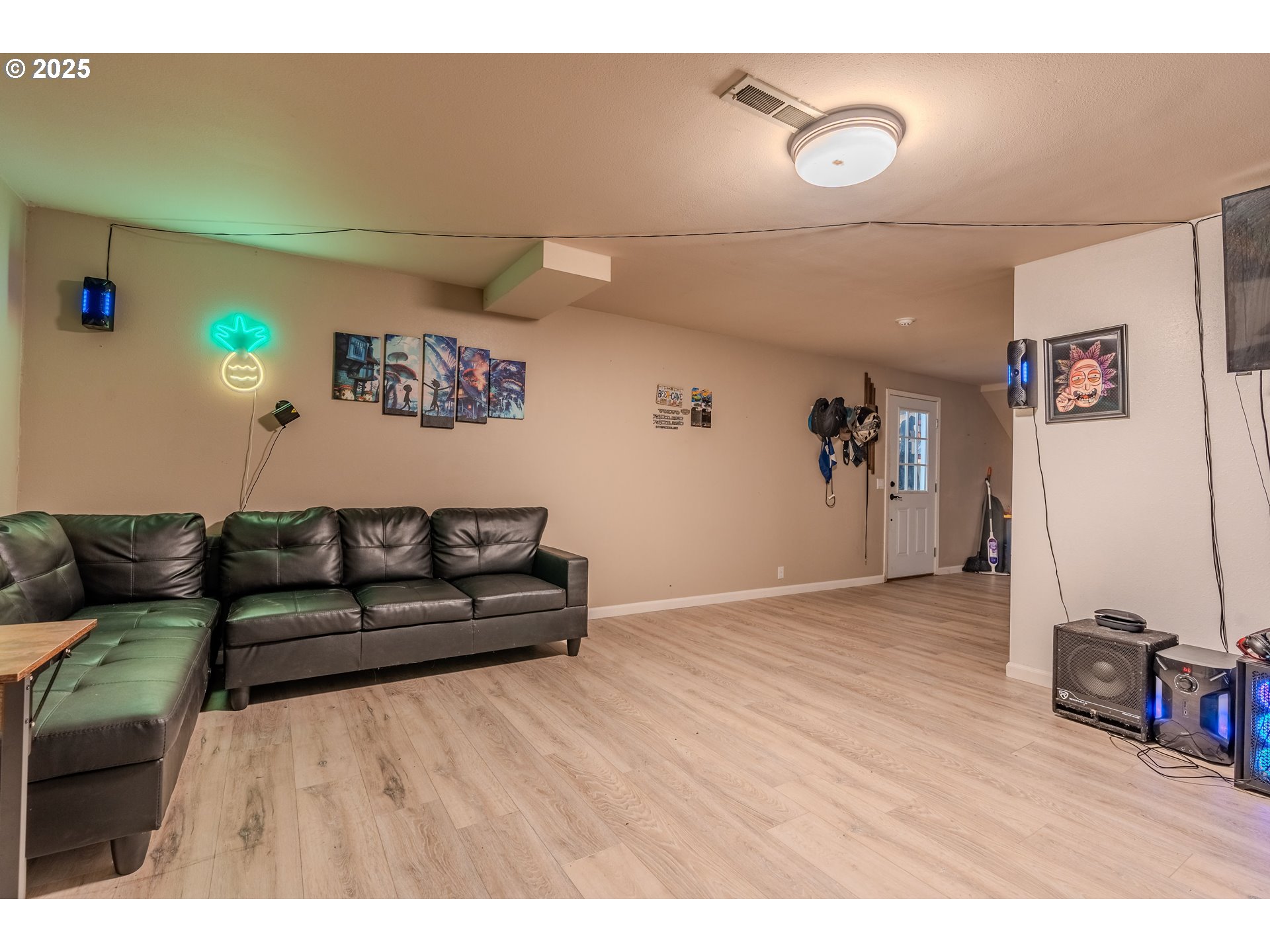 property viewer photo 36