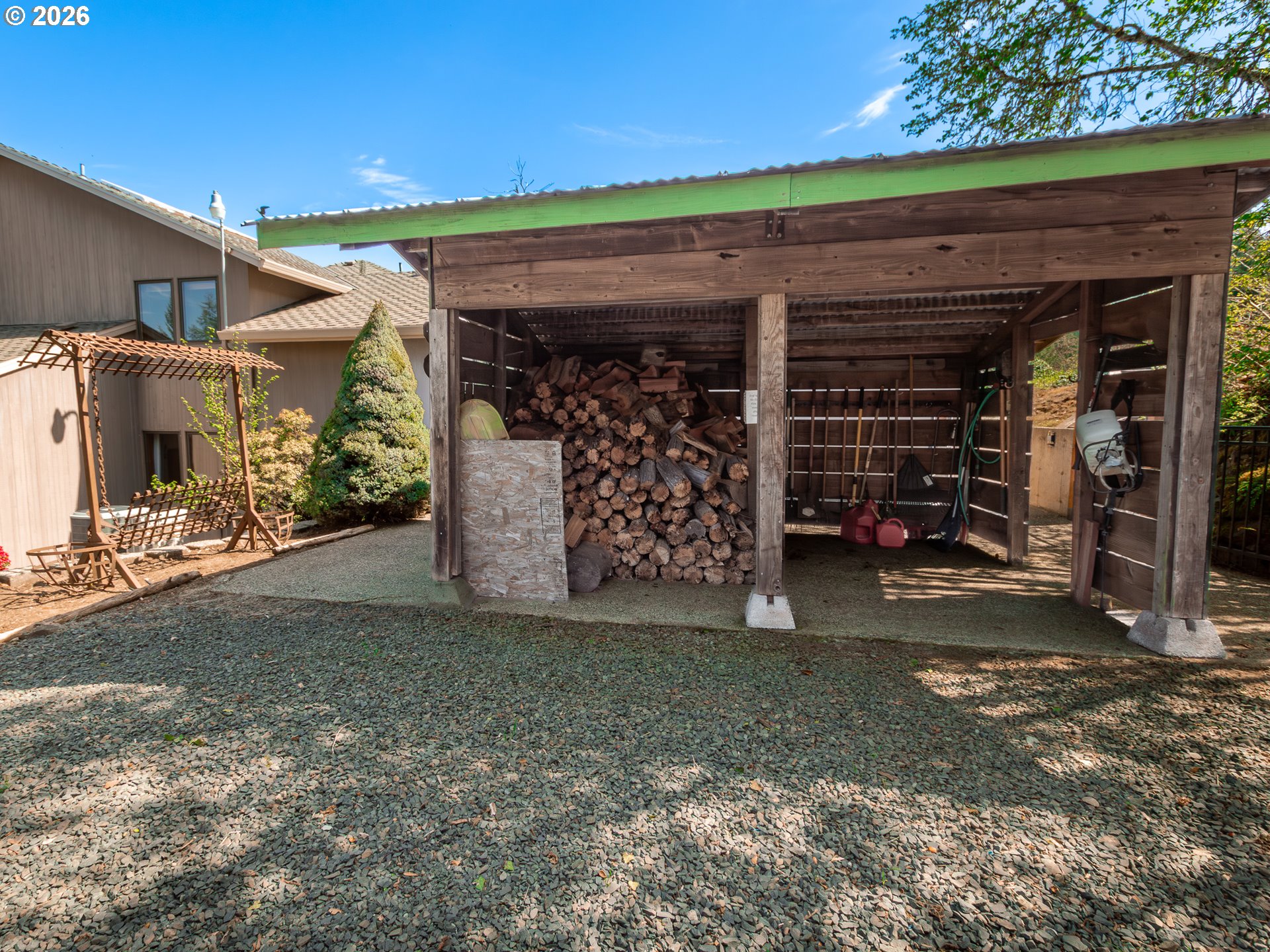 main property photo 40