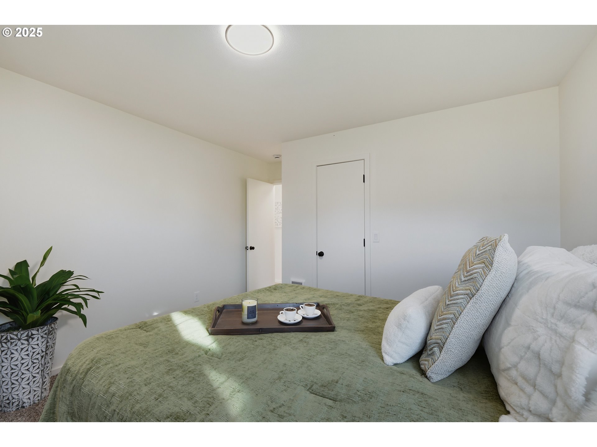 property viewer photo 14