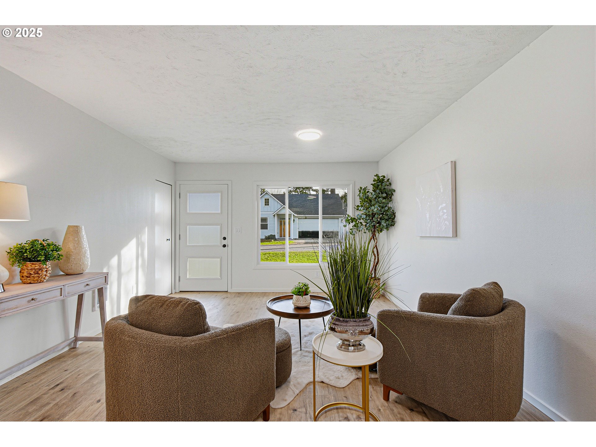 property viewer photo 3