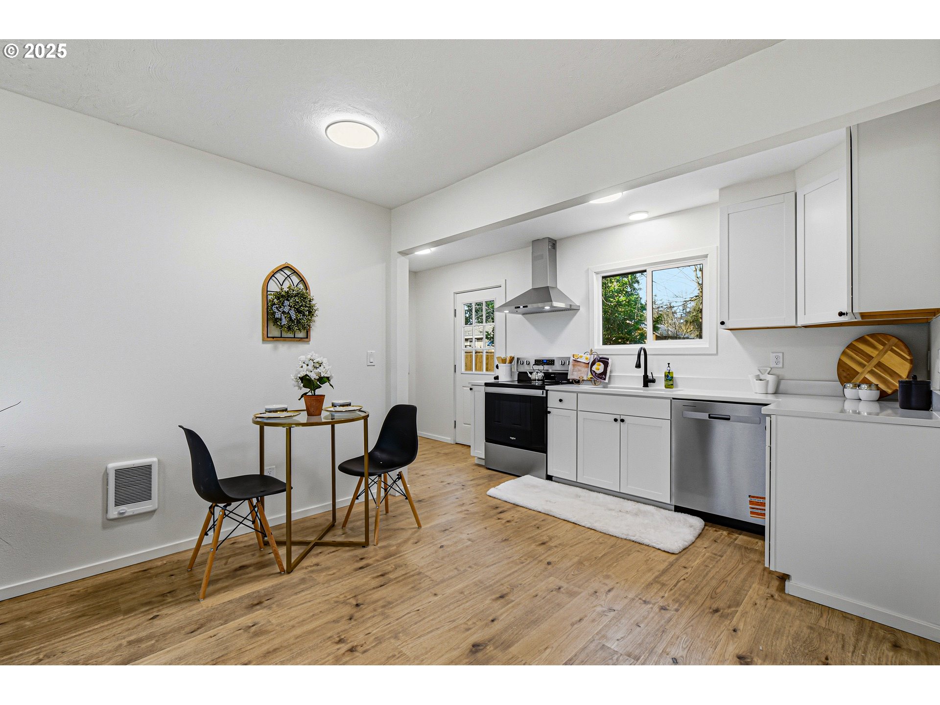 property viewer photo 7