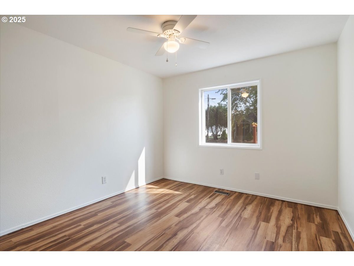 property viewer photo 13