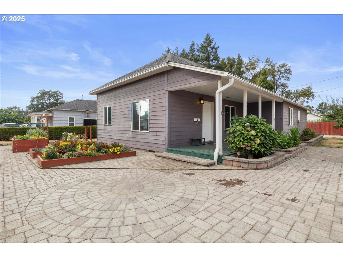 property viewer photo 4