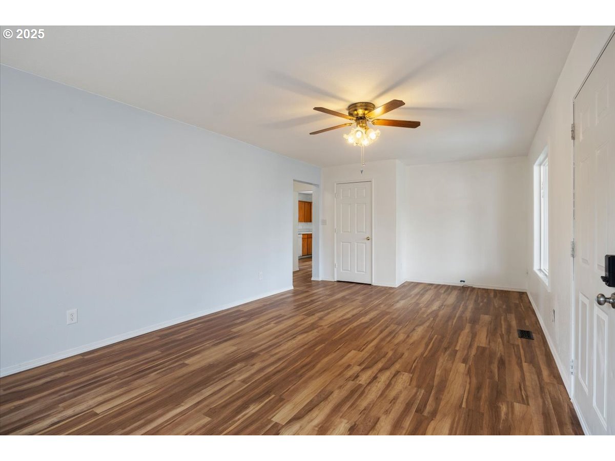 property viewer photo 6