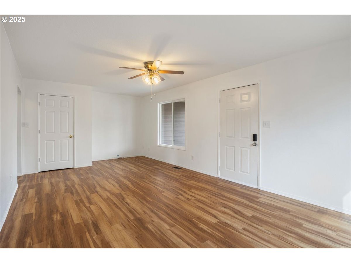 property viewer photo 7