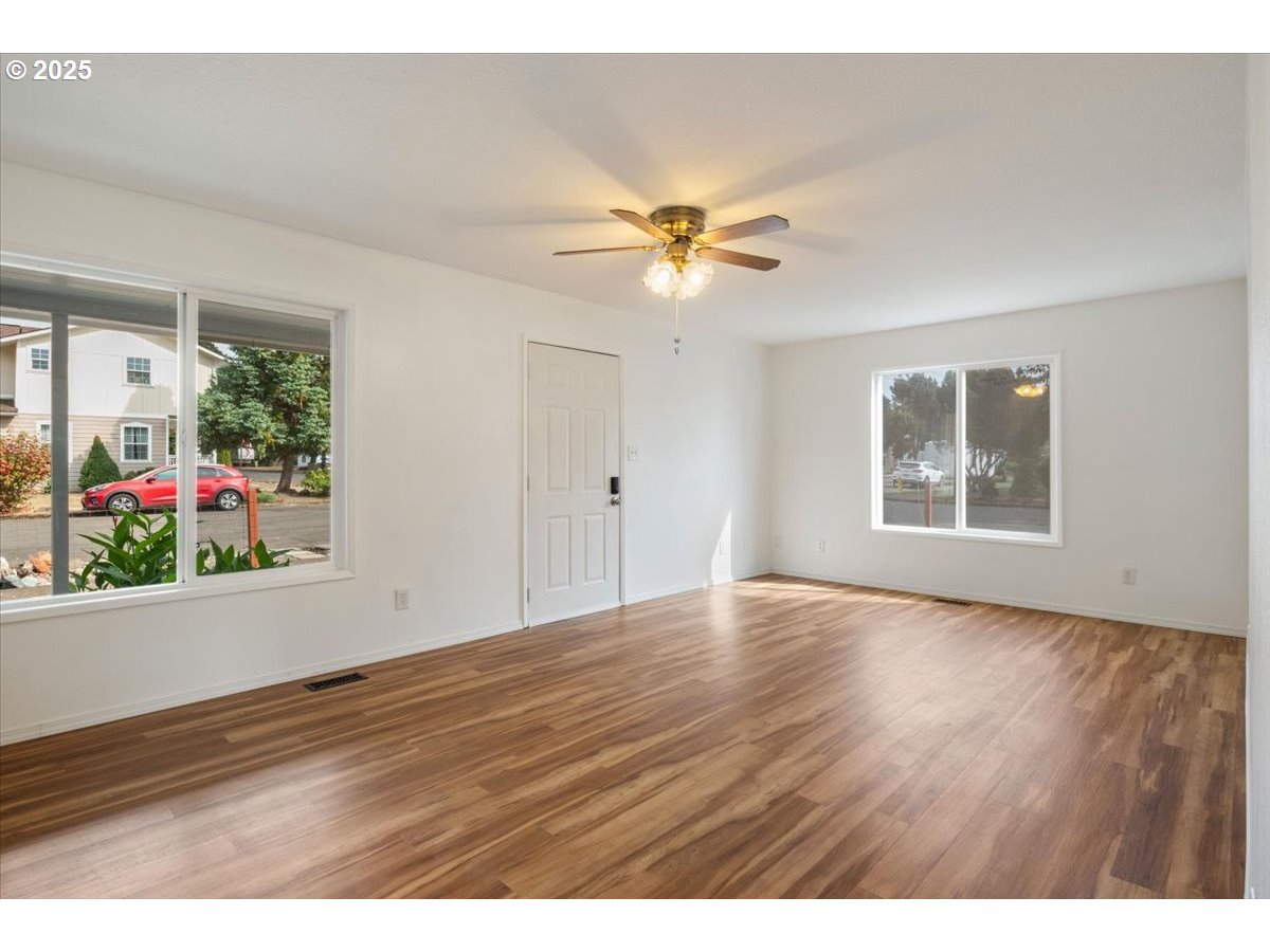 property viewer photo 8