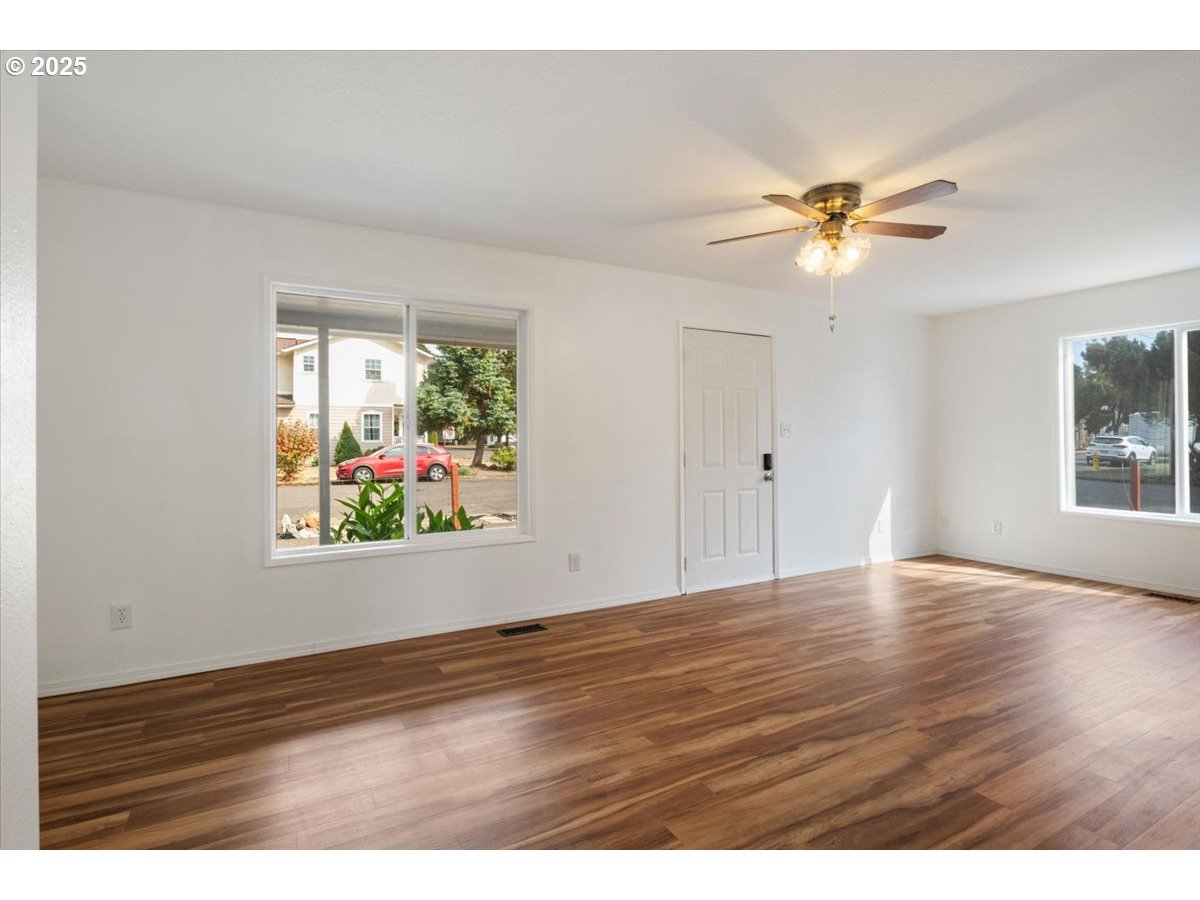 property viewer photo 9
