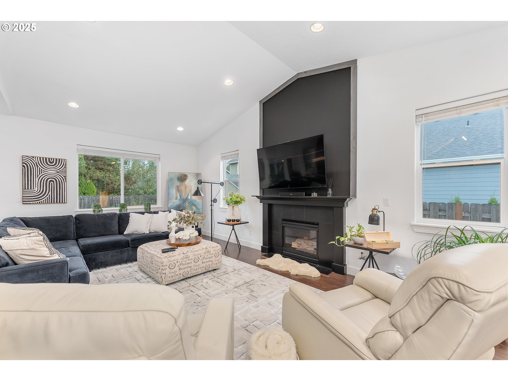 property viewer photo 3