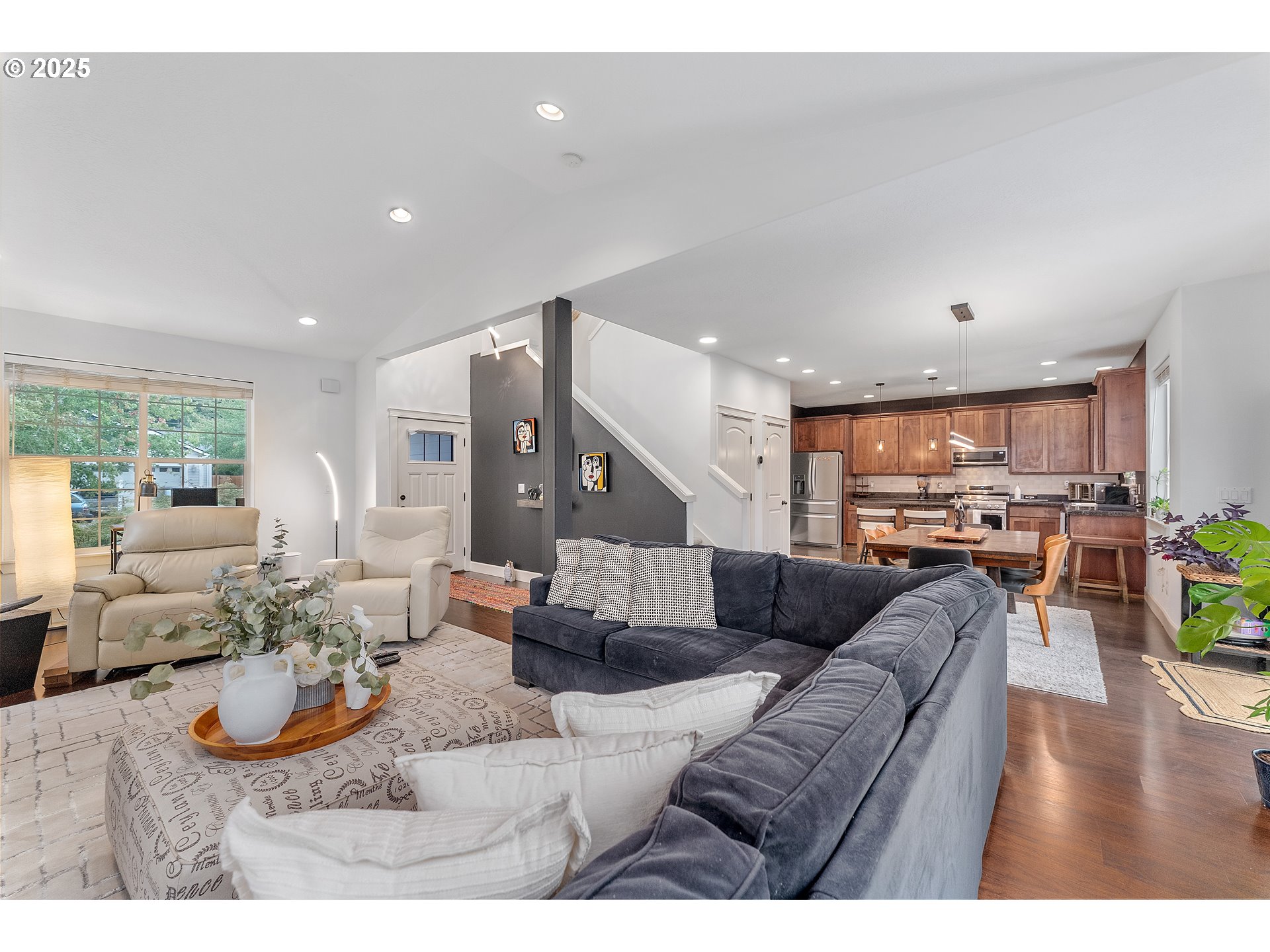 property viewer photo 5