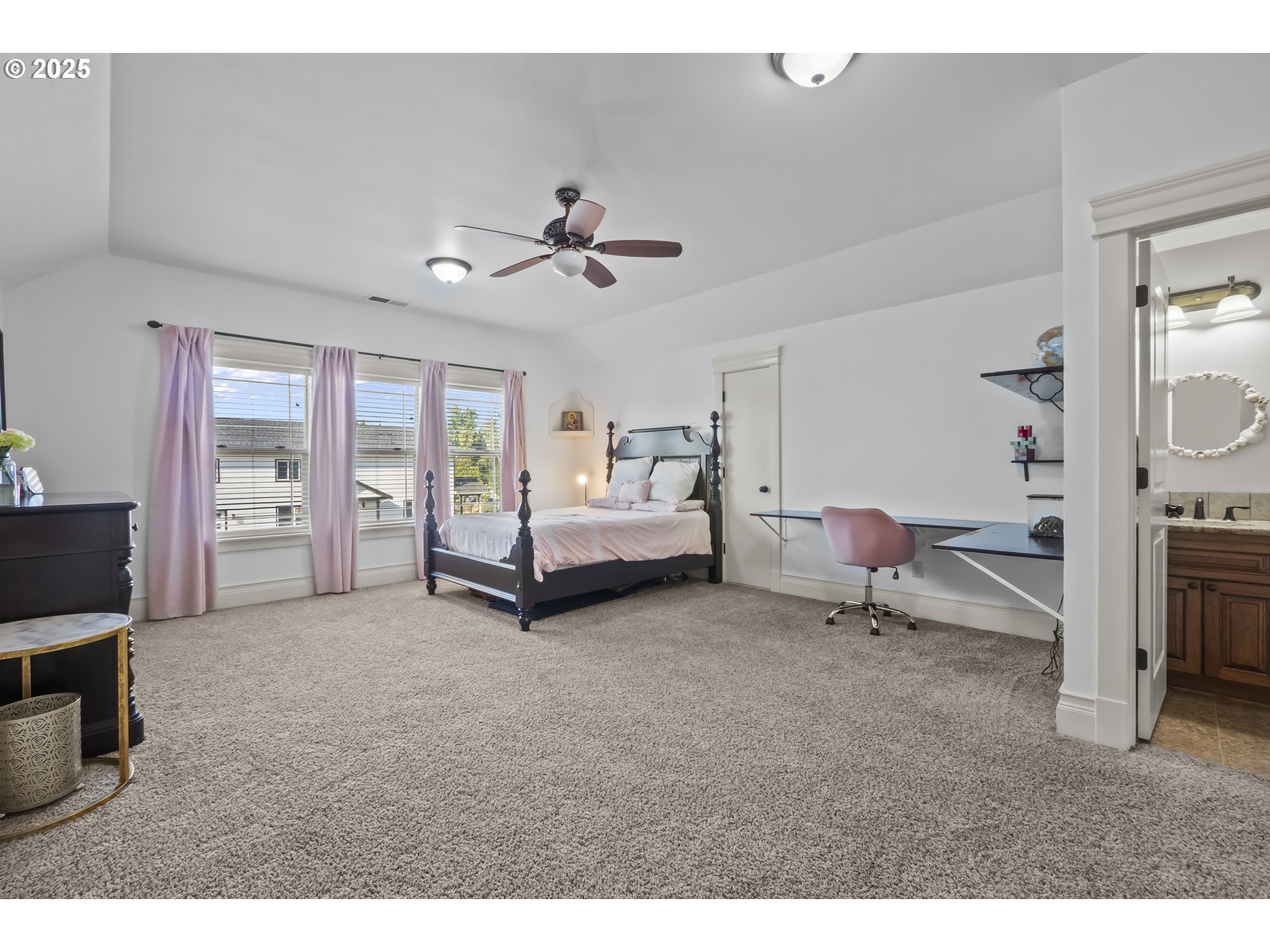 property viewer photo 18