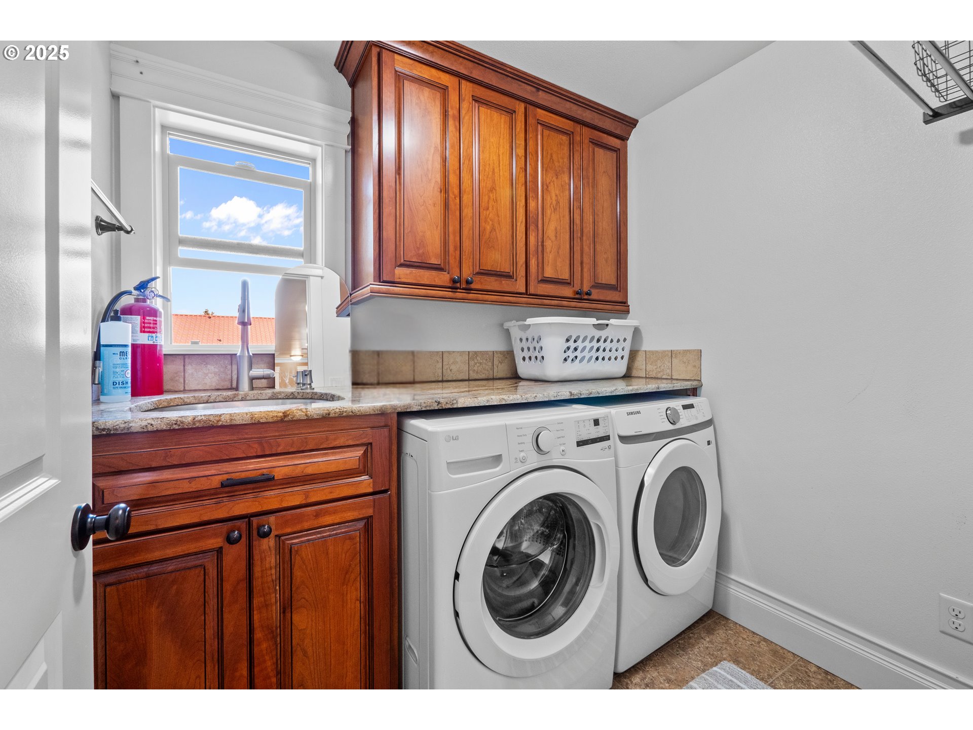 property viewer photo 23