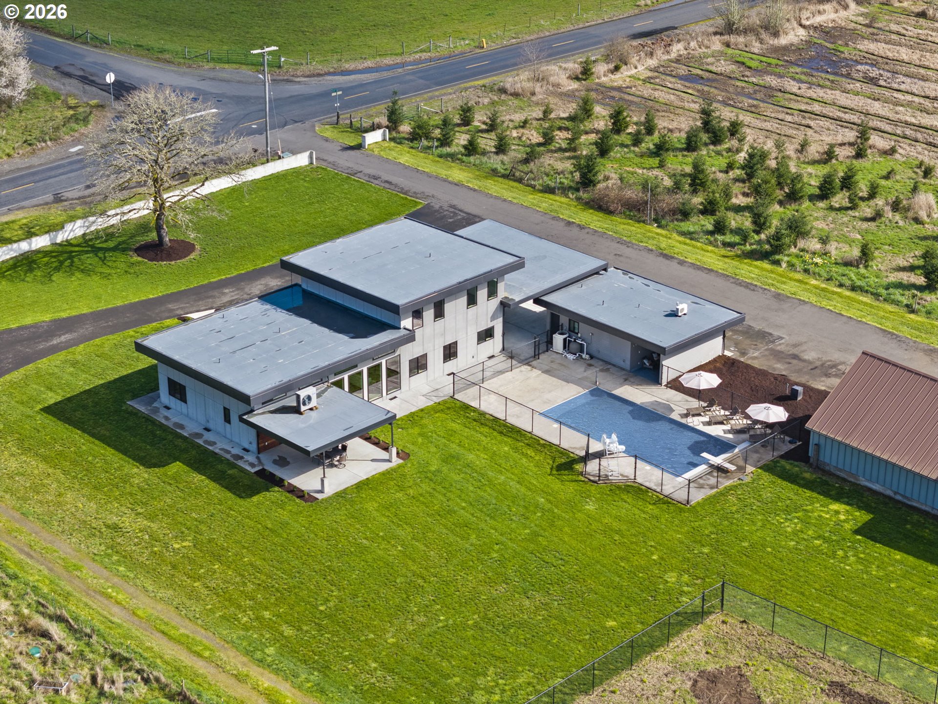main property photo 39