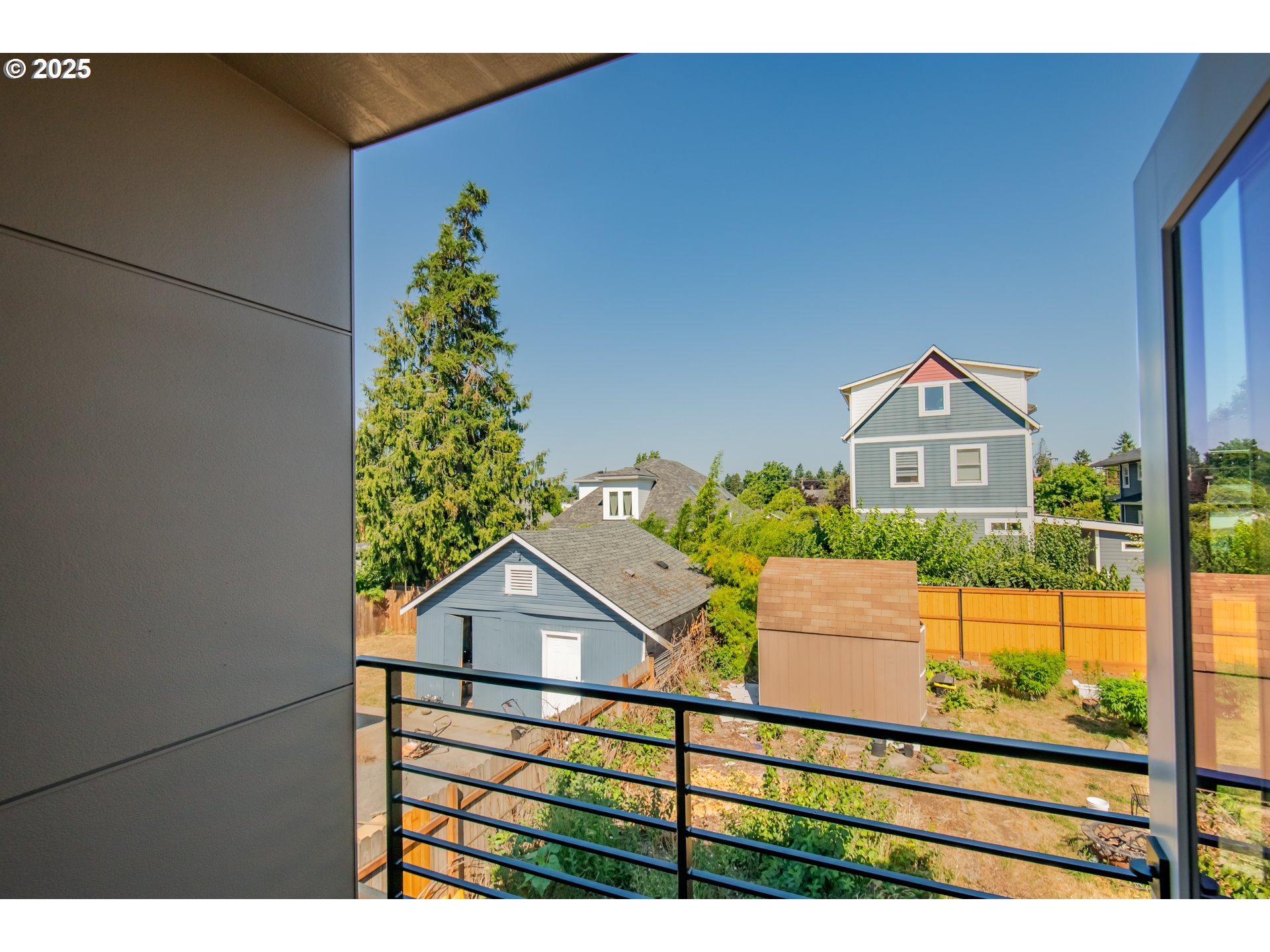 main property photo 16