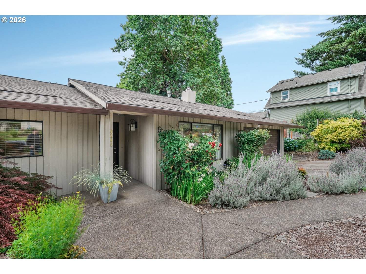 property viewer photo 1
