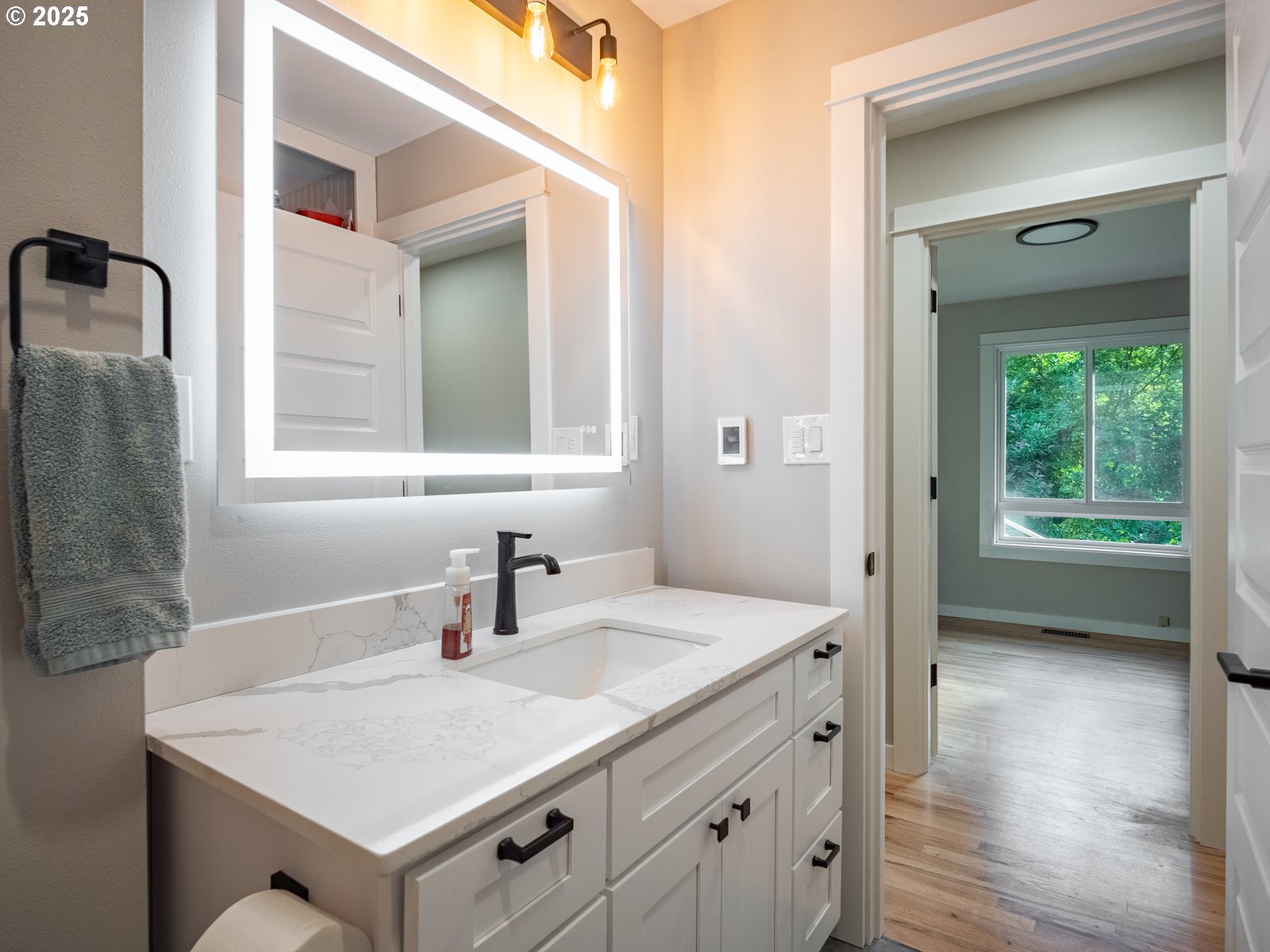 property viewer photo 20