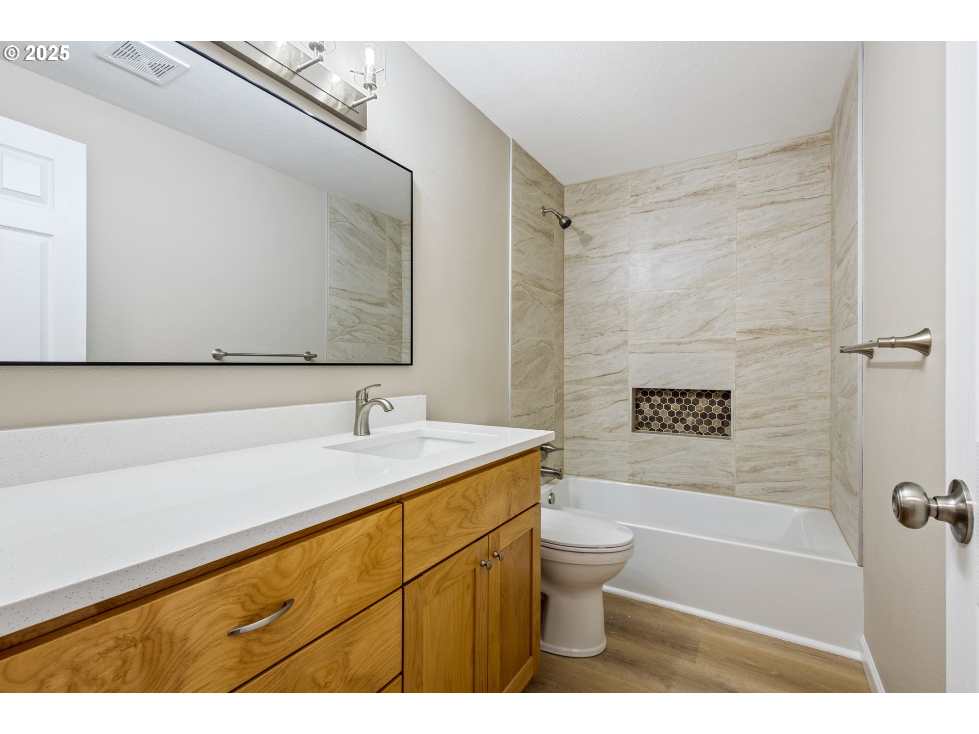 property viewer photo 15