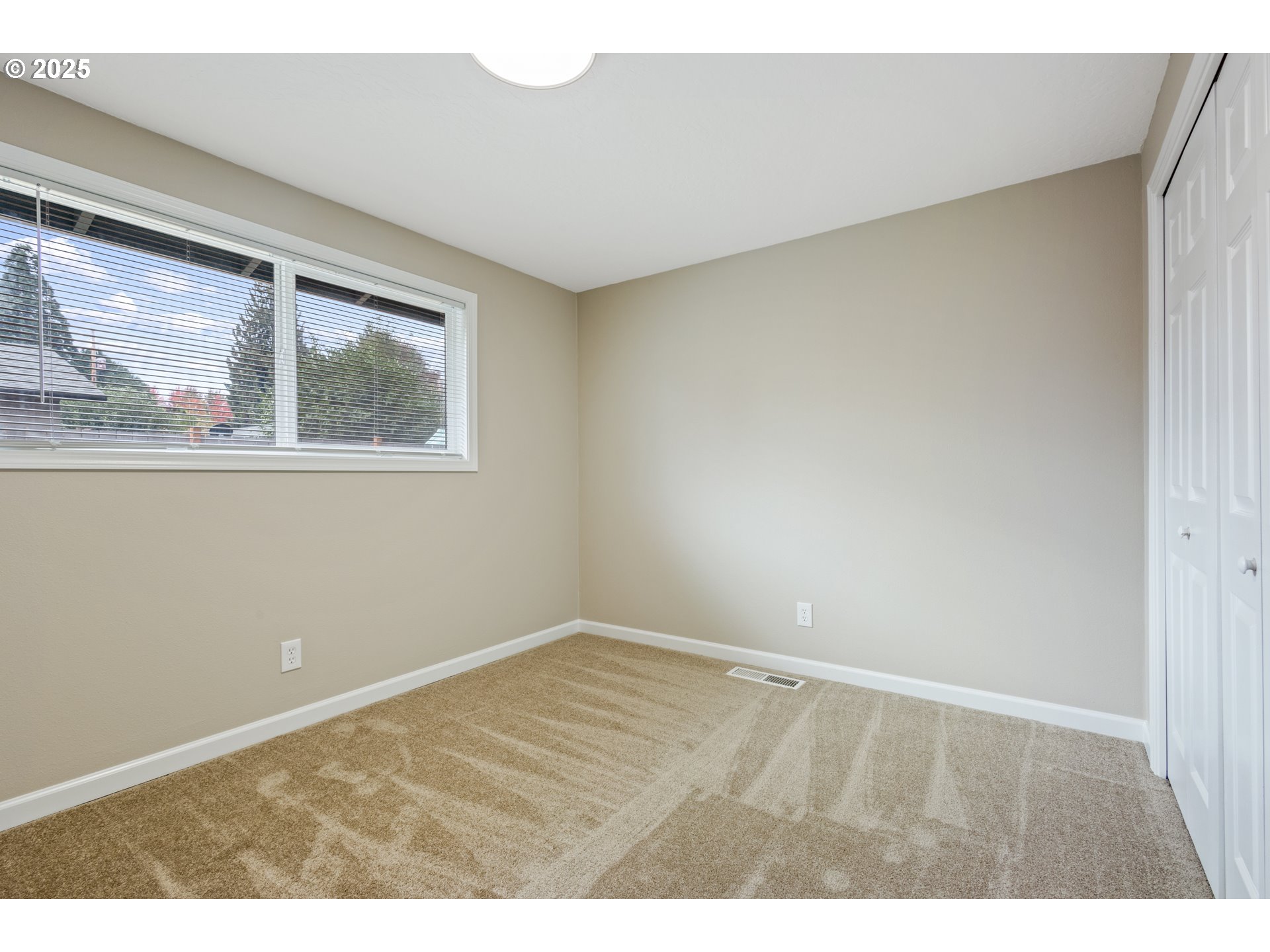 property viewer photo 16
