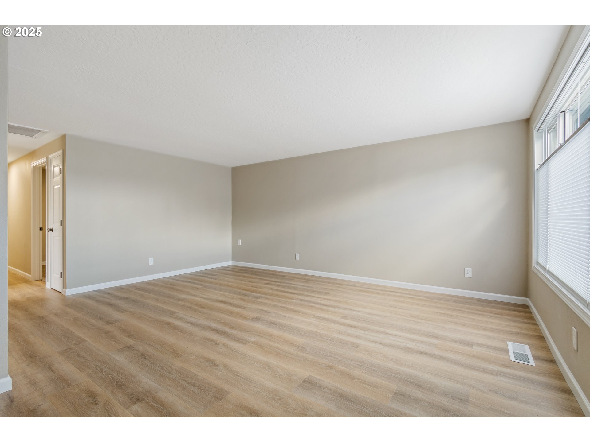 property viewer photo 7